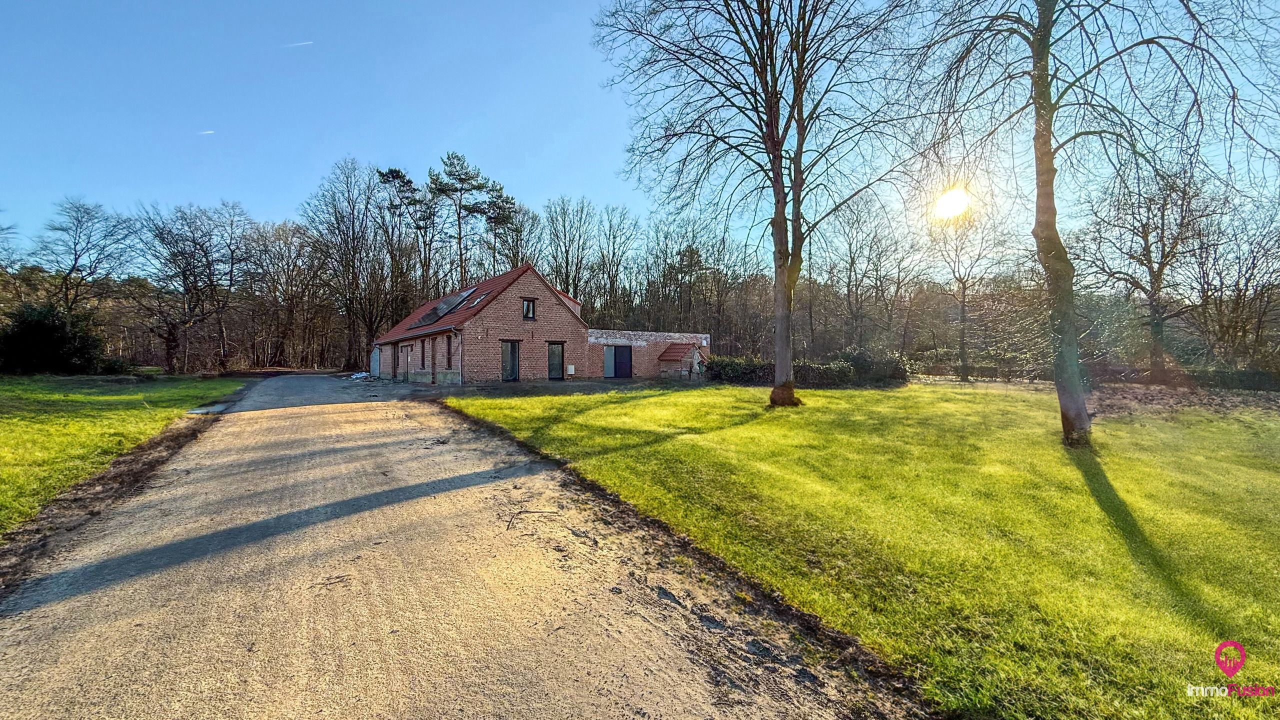 Multifunctioneel horecapand op een perceel van 1.9 hectare! foto 3