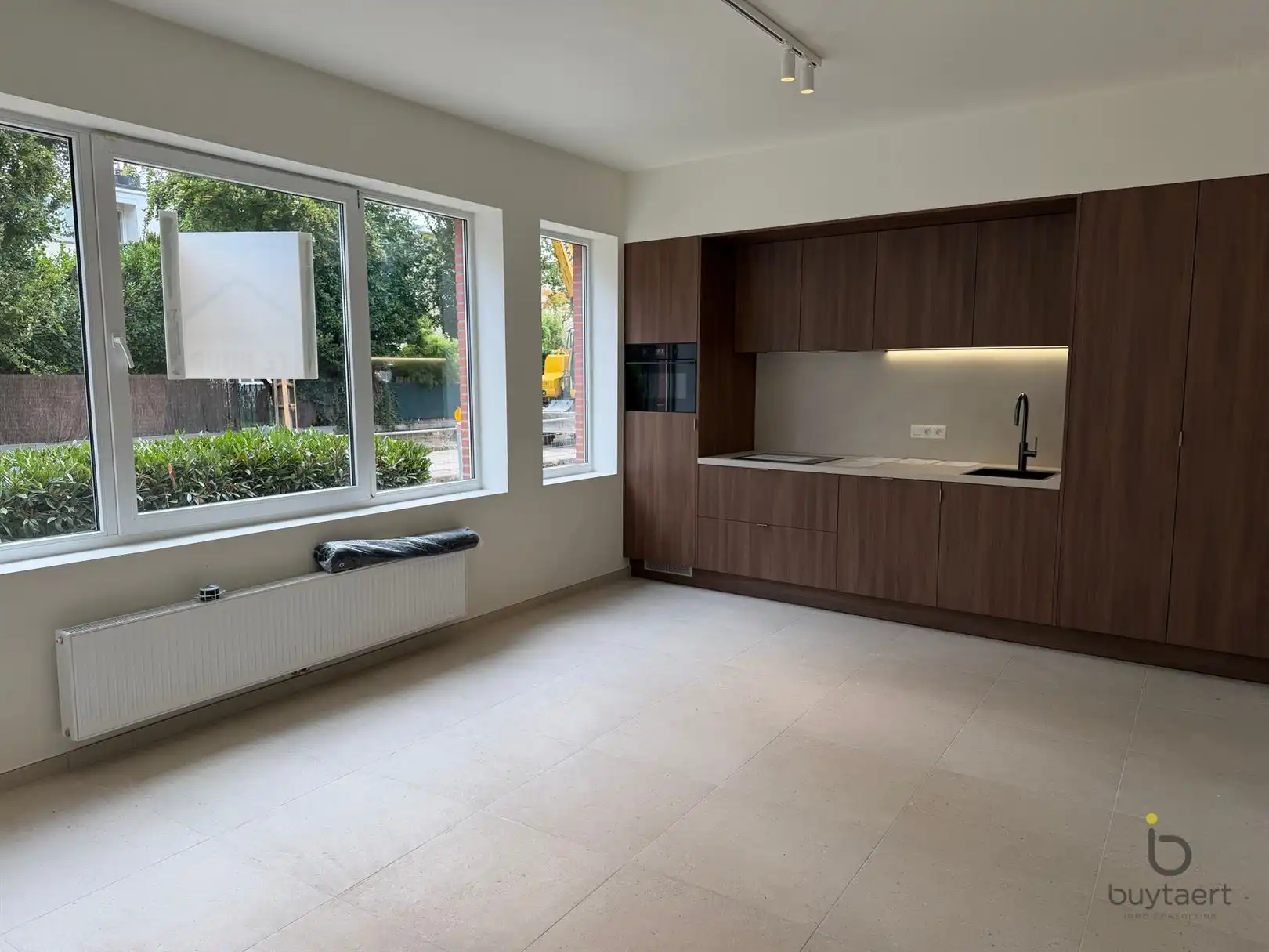 Gerenoveerd gelijkvloers appartement aan de Singel. foto 3