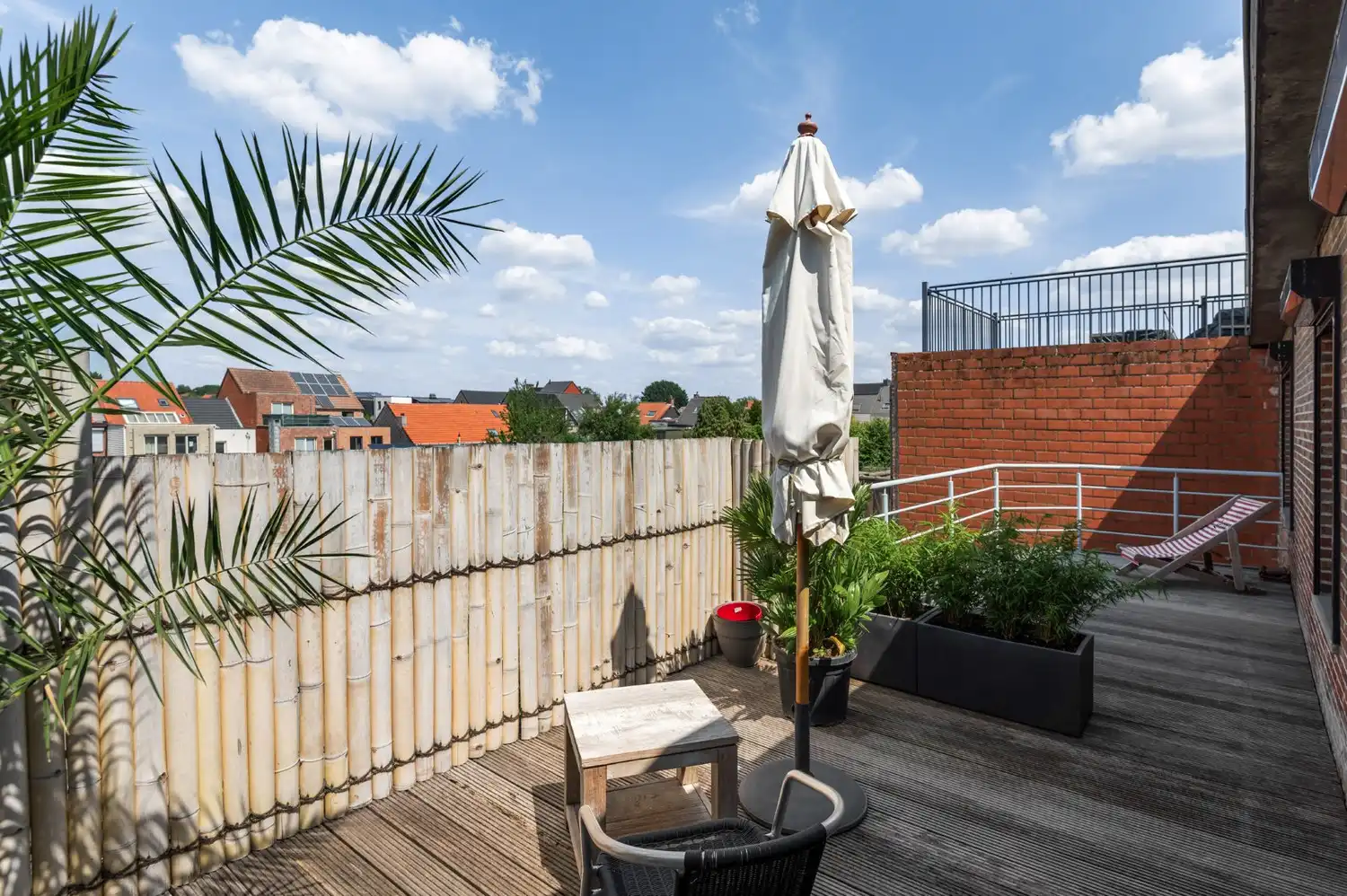 ZEER RUIM APP. MET 4 SLK, 2 BADK., RIANT TERRAS EN PARKING! foto 5