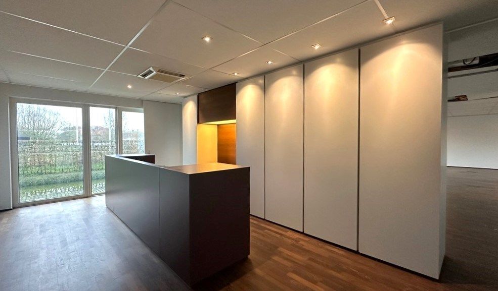 Kantoorruimte te huur in Clinton Park in Roeselare foto 8