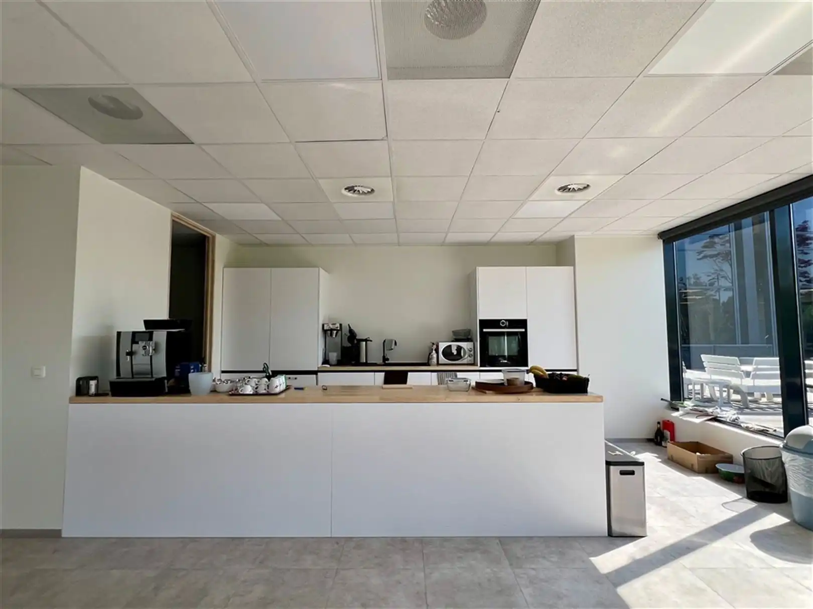 Tijdloze kantoren aan op-en afrit E40 te Sint-Denijs-Westrem foto 12