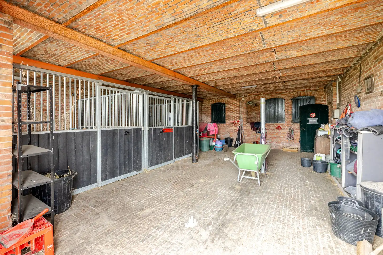 Landelijke woning met authentiek gastenhuis, stalgebouw, graslanden en buitenpiste op 20.285m² foto 30