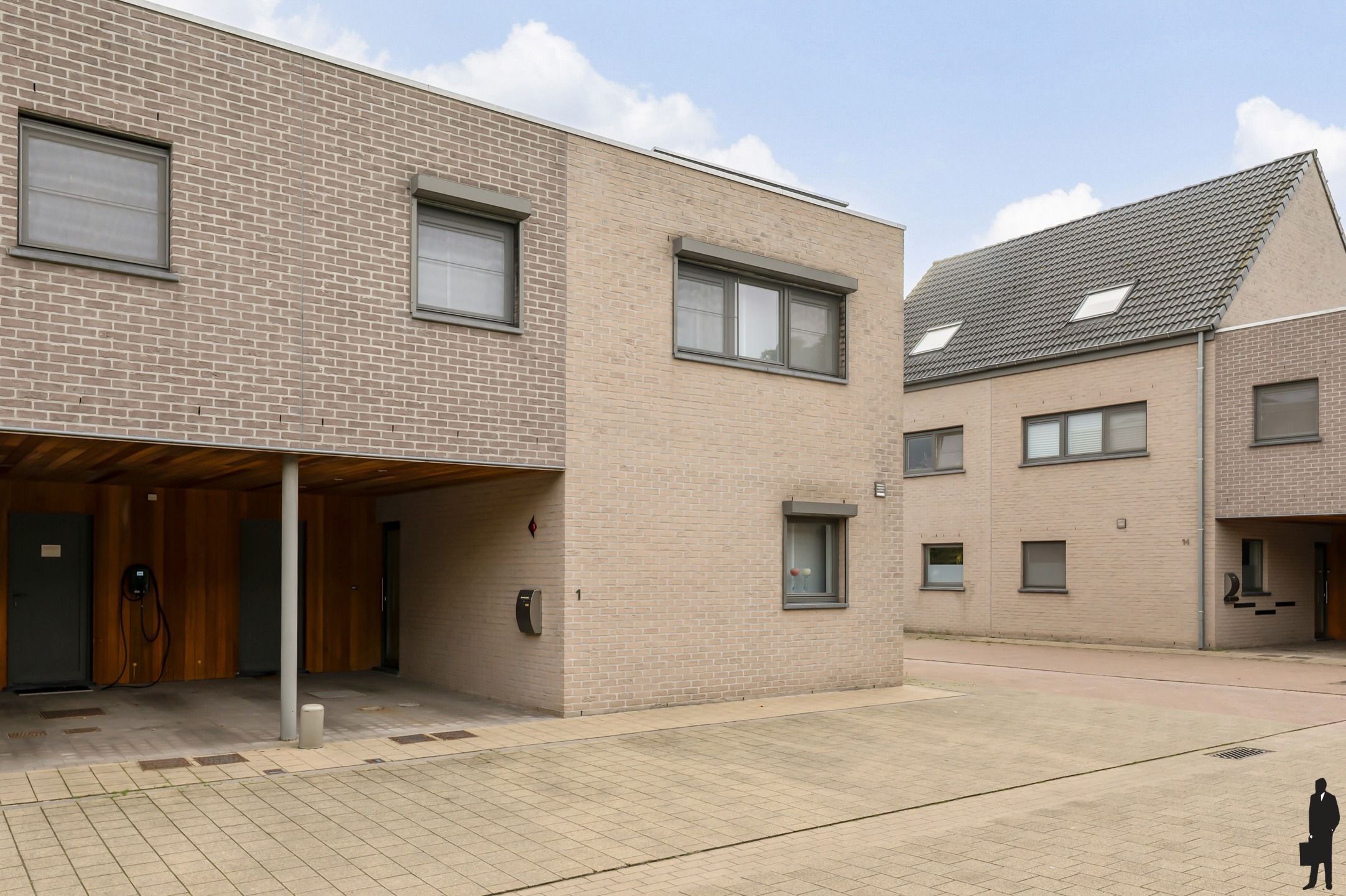 Ruime halfopen bebouwing met tuin, terras en duurzame voorzieningen in Burcht foto 16