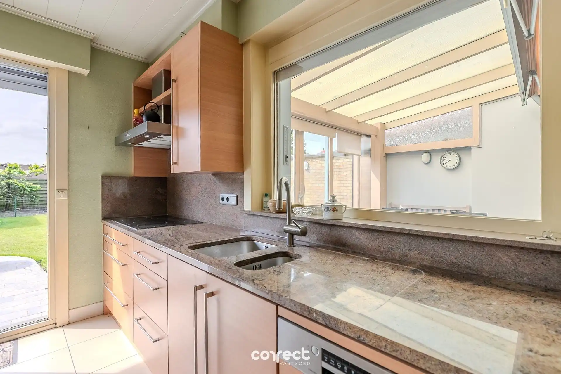 Heel goed onderhouden gezinswoning, met garage, zongerichte tuin en 3 ruime slaapkamers. foto 6