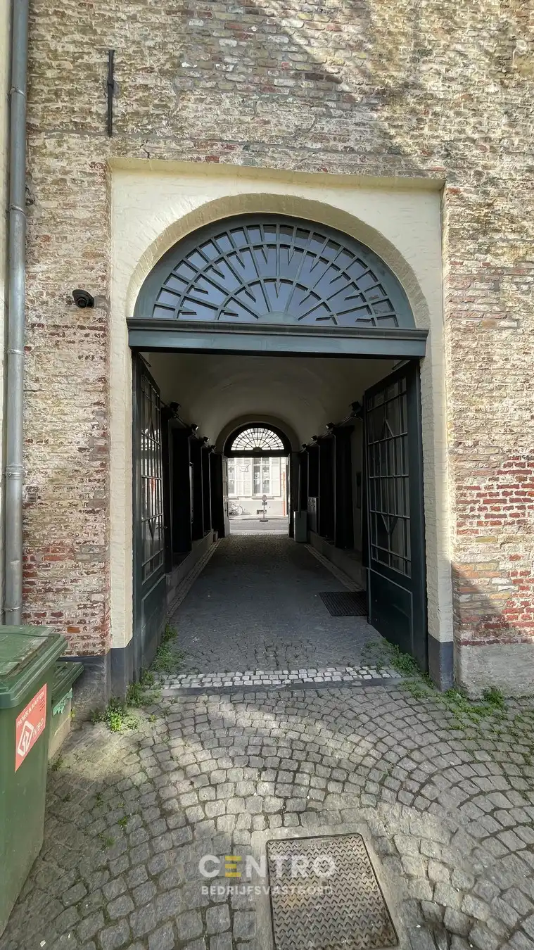 Karaktervolle kantoorruimte te huur in het historische hart van Brugge foto 24