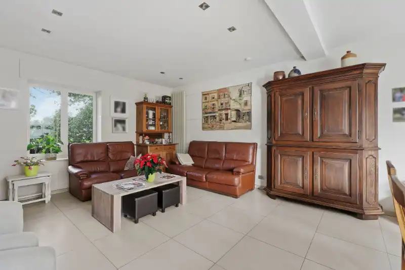 Landelijke woning met loods foto 8