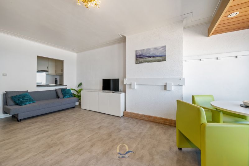 Schitterende instapklare studio met terras en fantastisch panoramisch zeezicht !! foto 3