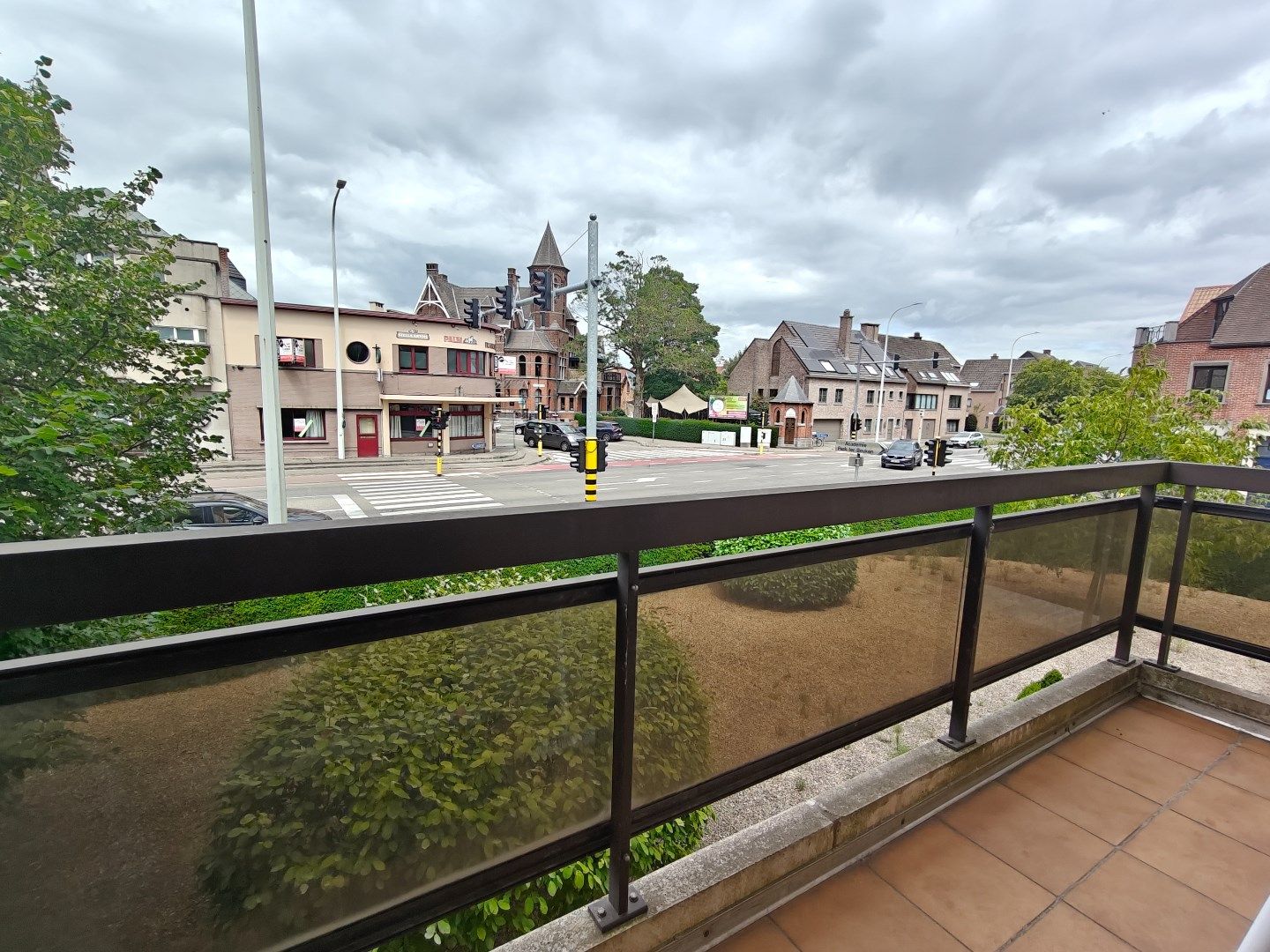 Ruim en licht appartement met drie terrassen en ondergrondse parkeerplaats foto 10