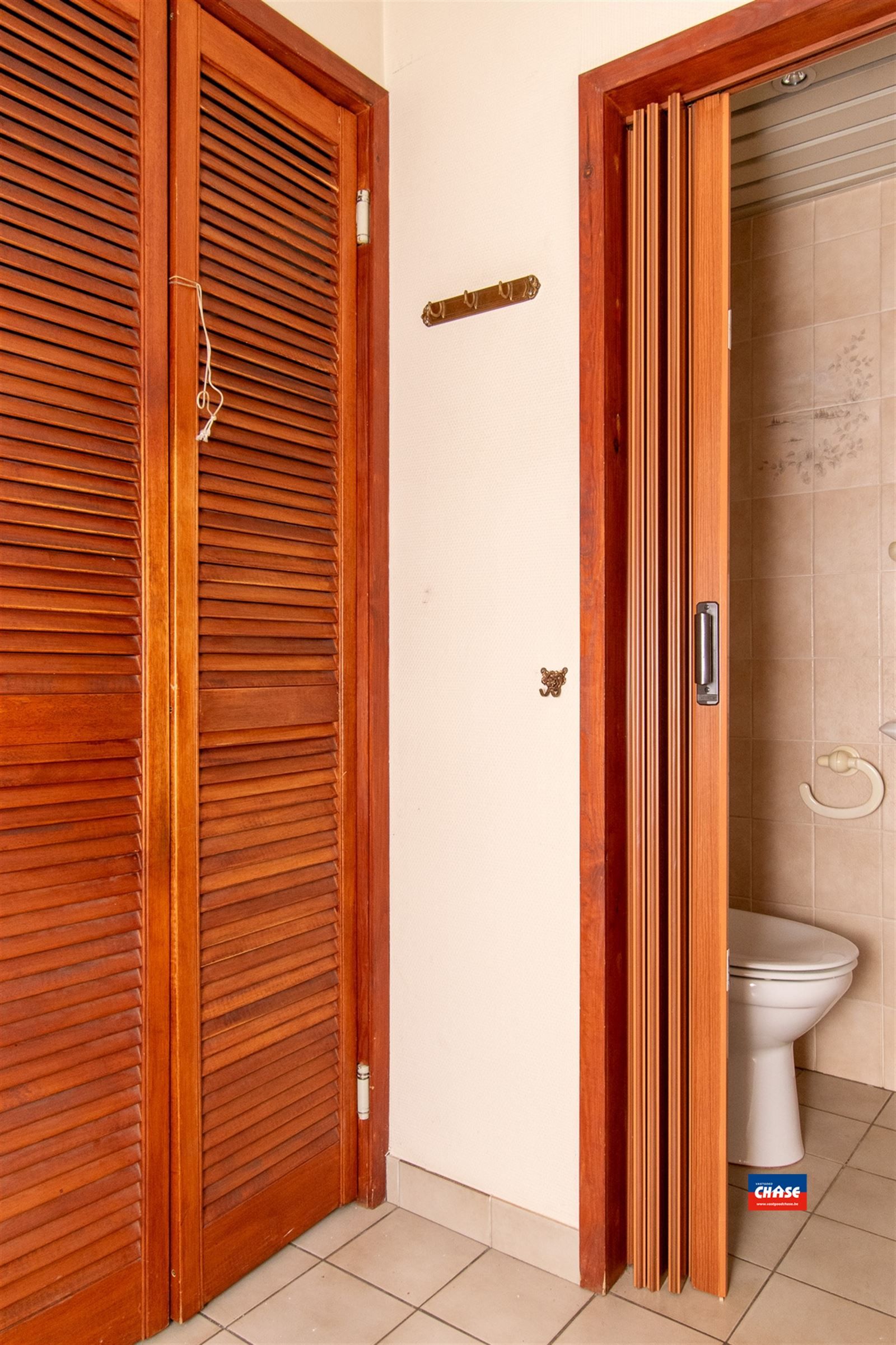 Rijwoning met 2 slpks, zolder en tuin foto 8