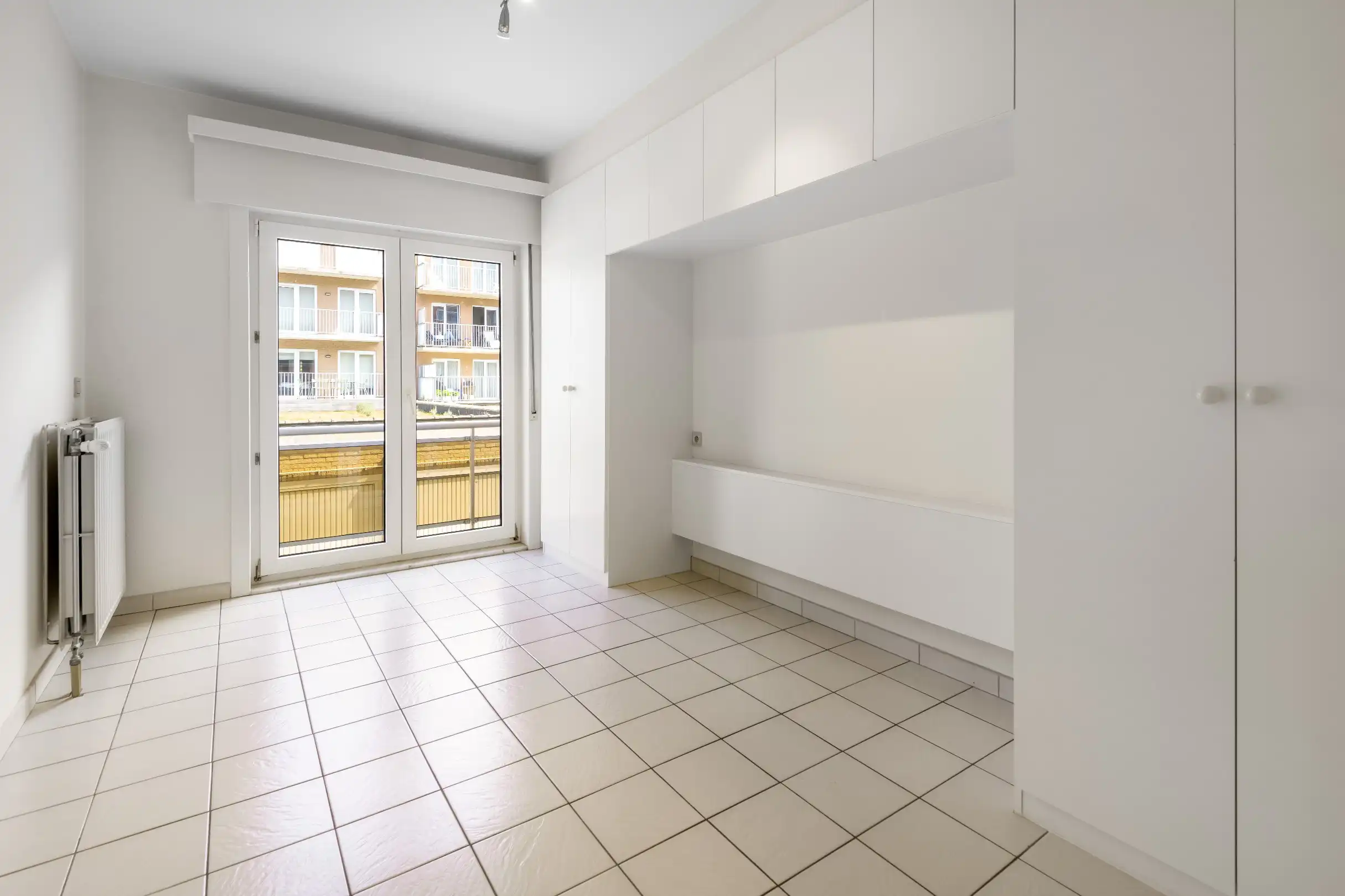 Zonnig, ongemeubeld 2 slpk appartement met prachtig zicht op het Zegemeer, inclusief garagebox in het gebouw. foto 12