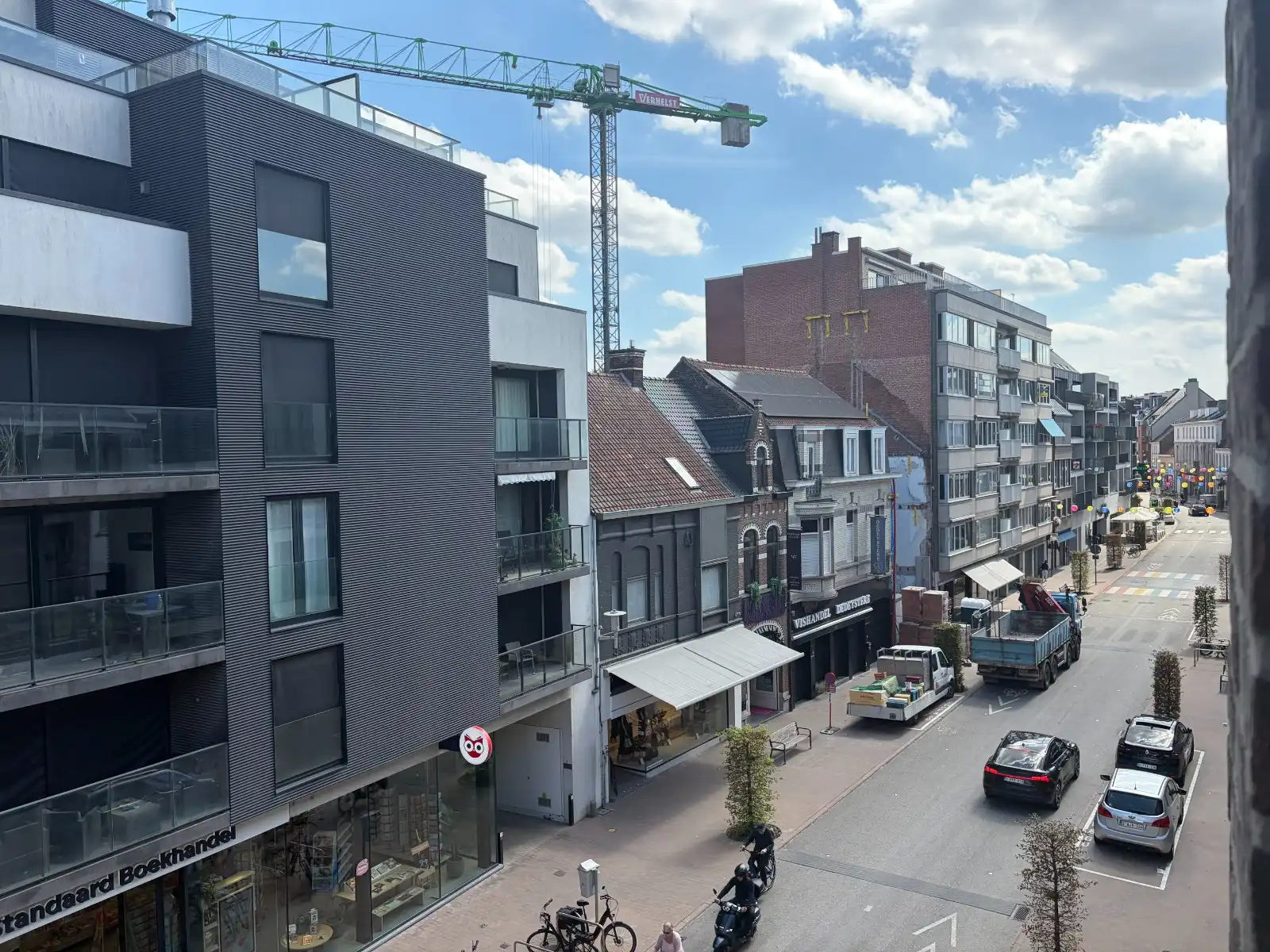 RUIM EN ENERGIEZUINIG 2-SLAAPKAMERAPPARTEMENT MET TERRAS EN GARAGE IN HET CENTRUM VAN DEINZE foto 6
