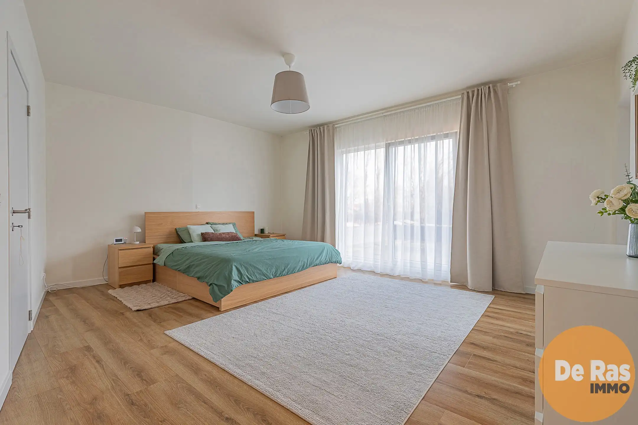 HERZELE- Recent gerenoveerde woning op centrale locatie  foto 15