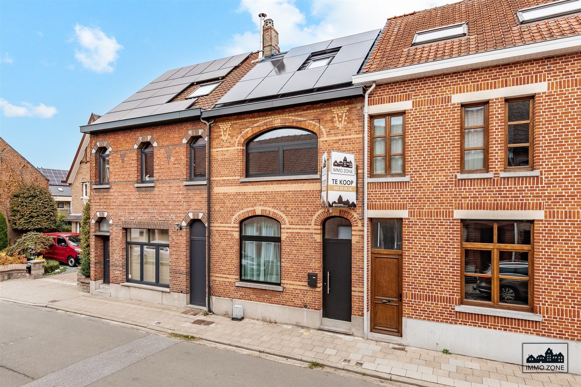 Hoofdfoto van de publicatie: Charmante rijwoning met potentieel in hartje Hamme 