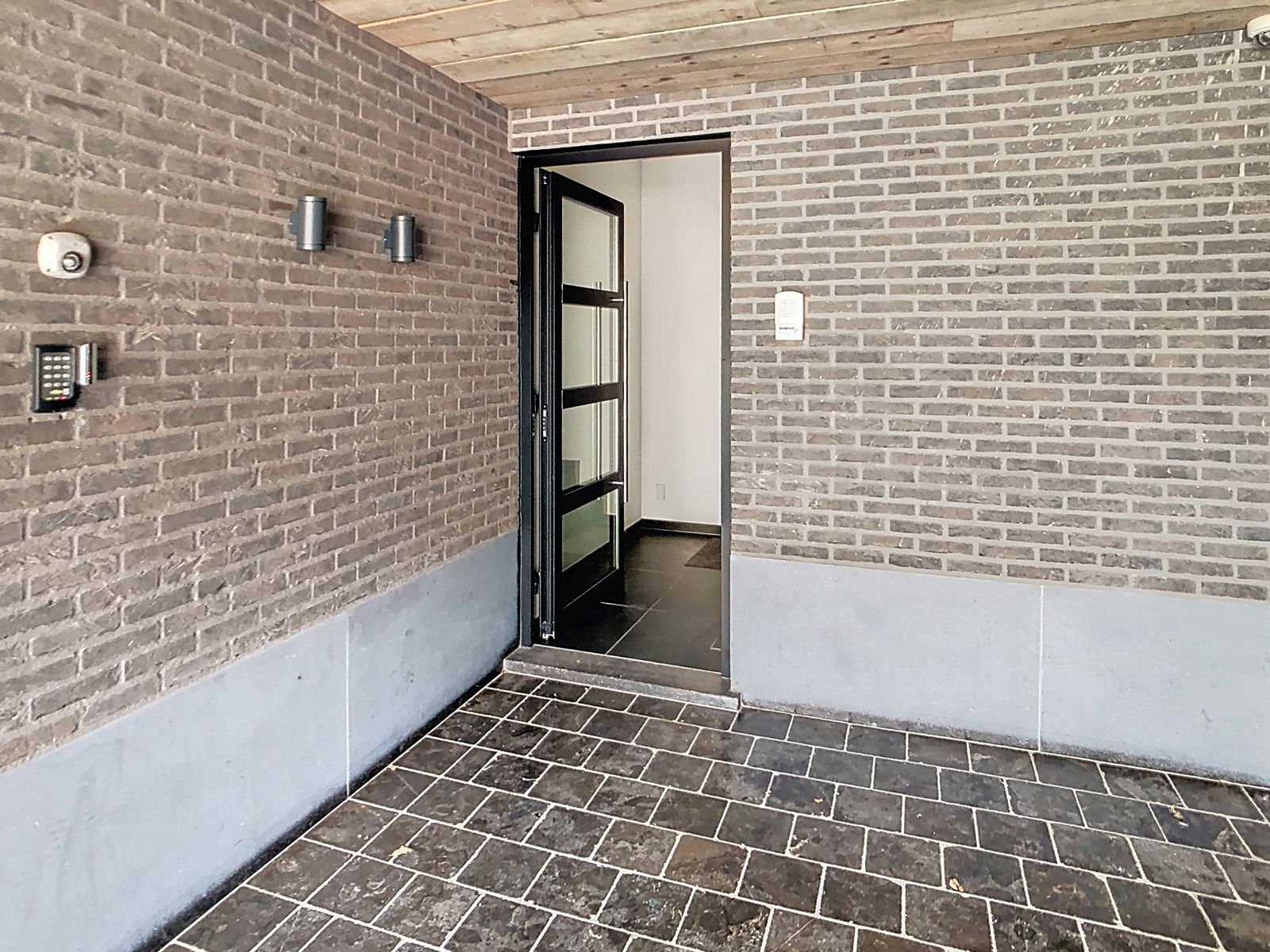 Ruime instapklare duplex met 2 slaapkamers en bureau foto 2