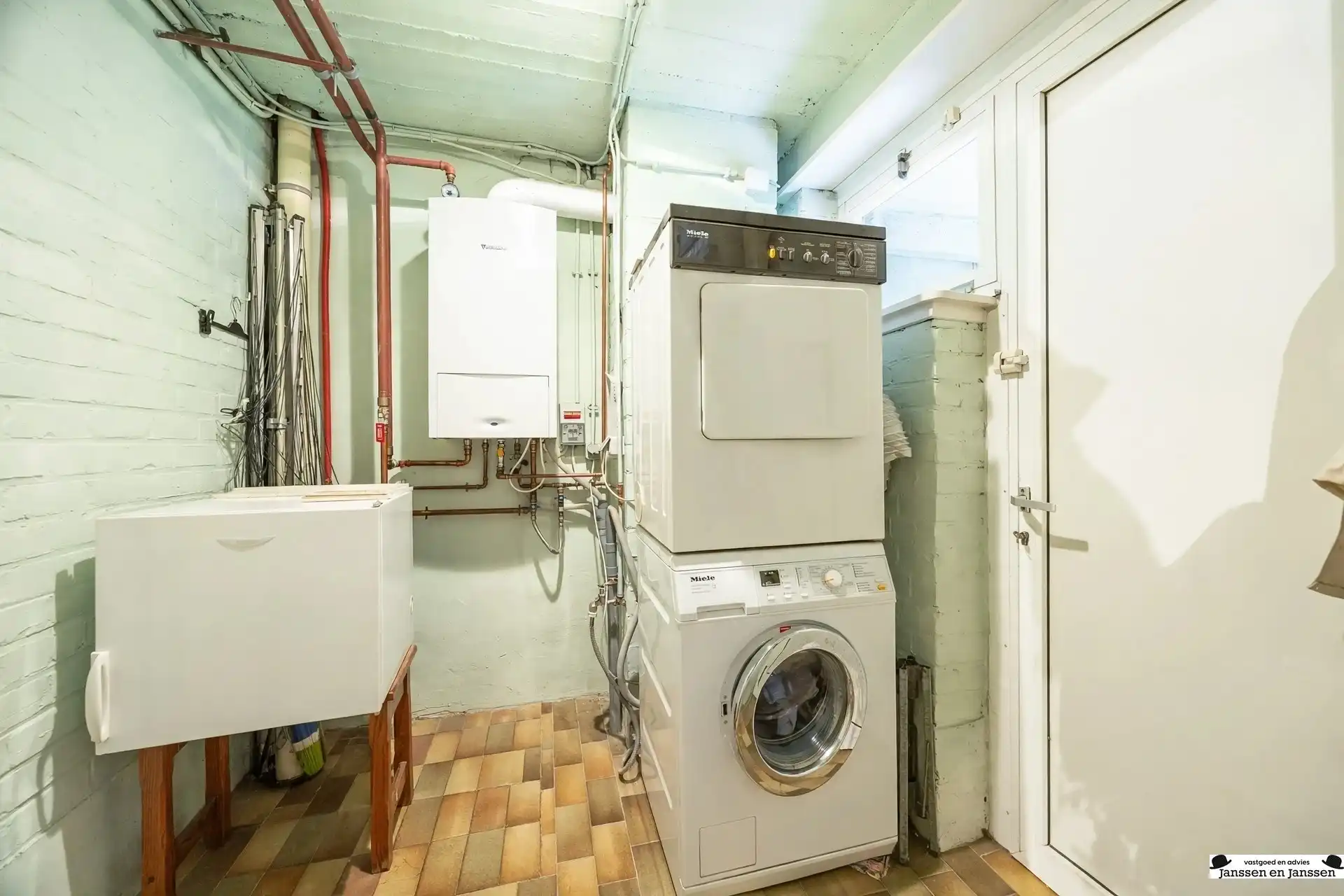 Instapklare bel-etagewoning met 3 slaapkamers, garage en zonnige tuin in Ekeren-Donk foto 22