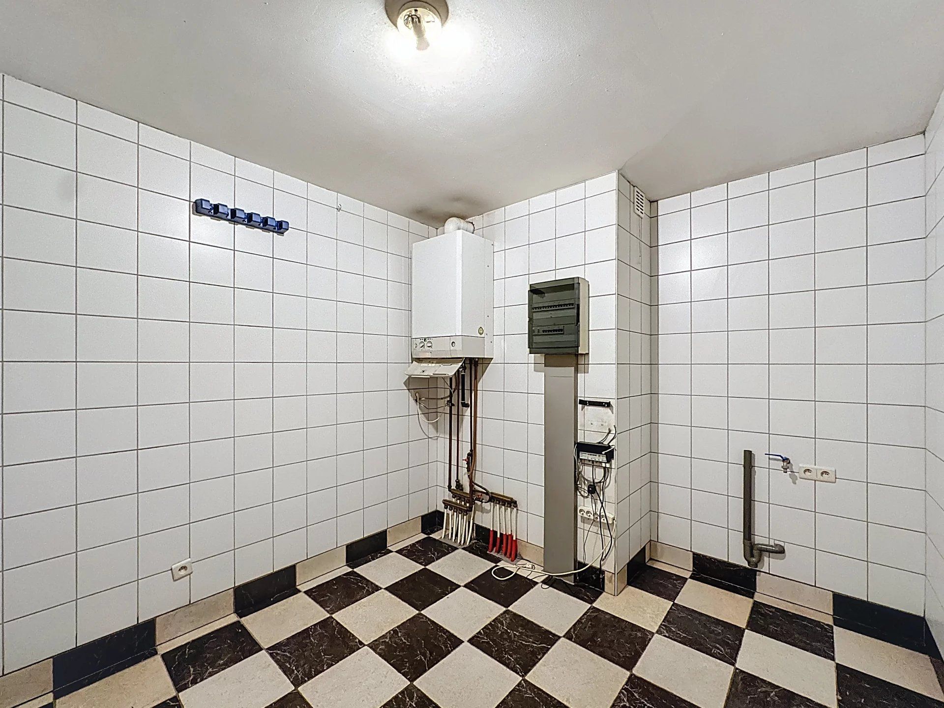 Ruim dakappartement met 2 slaapkamers, groot terras, berging en staanplaats. foto 11