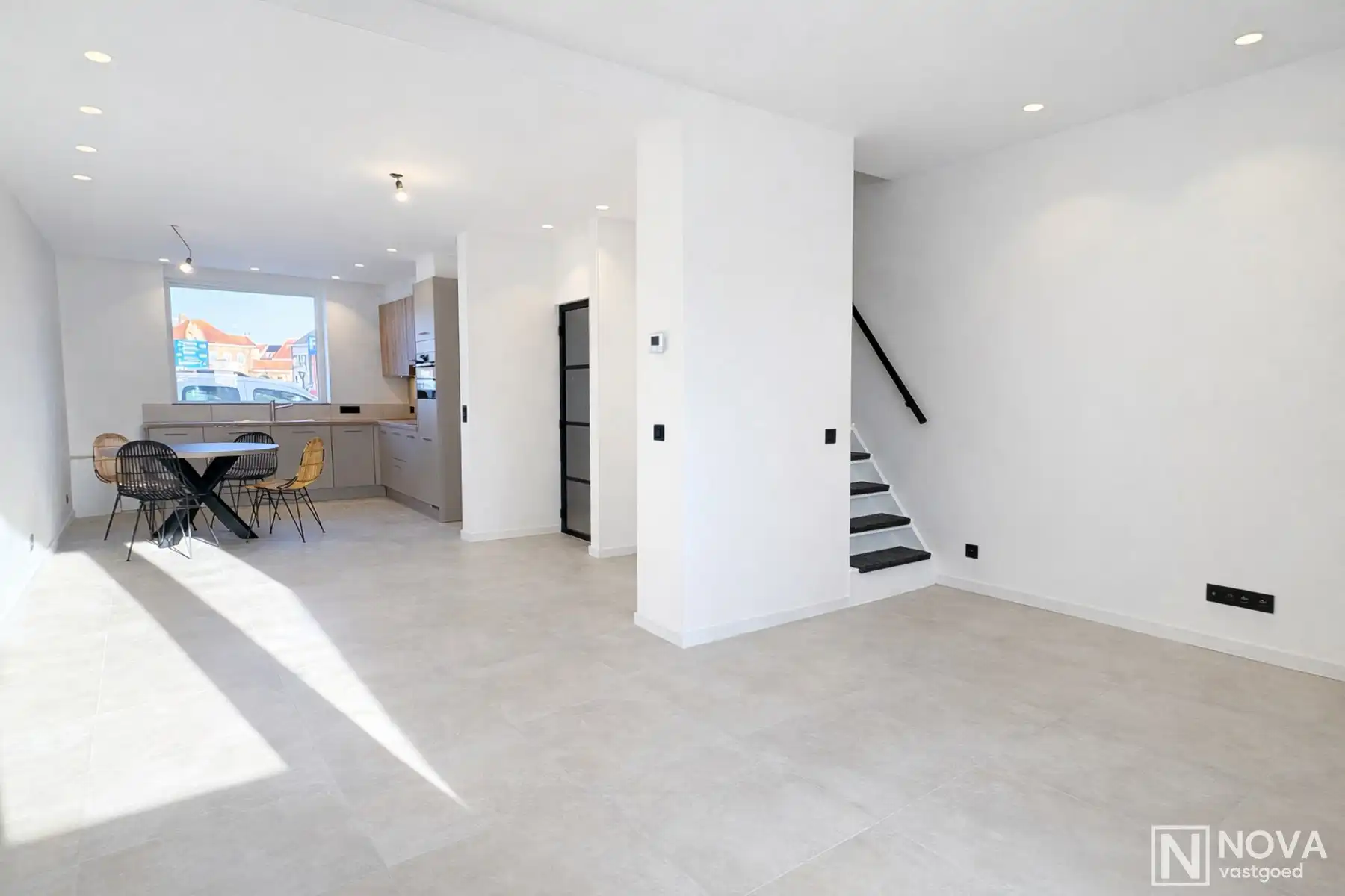 Volledig vernieuwde woning met 3 slaapkamers en tuin. foto 6