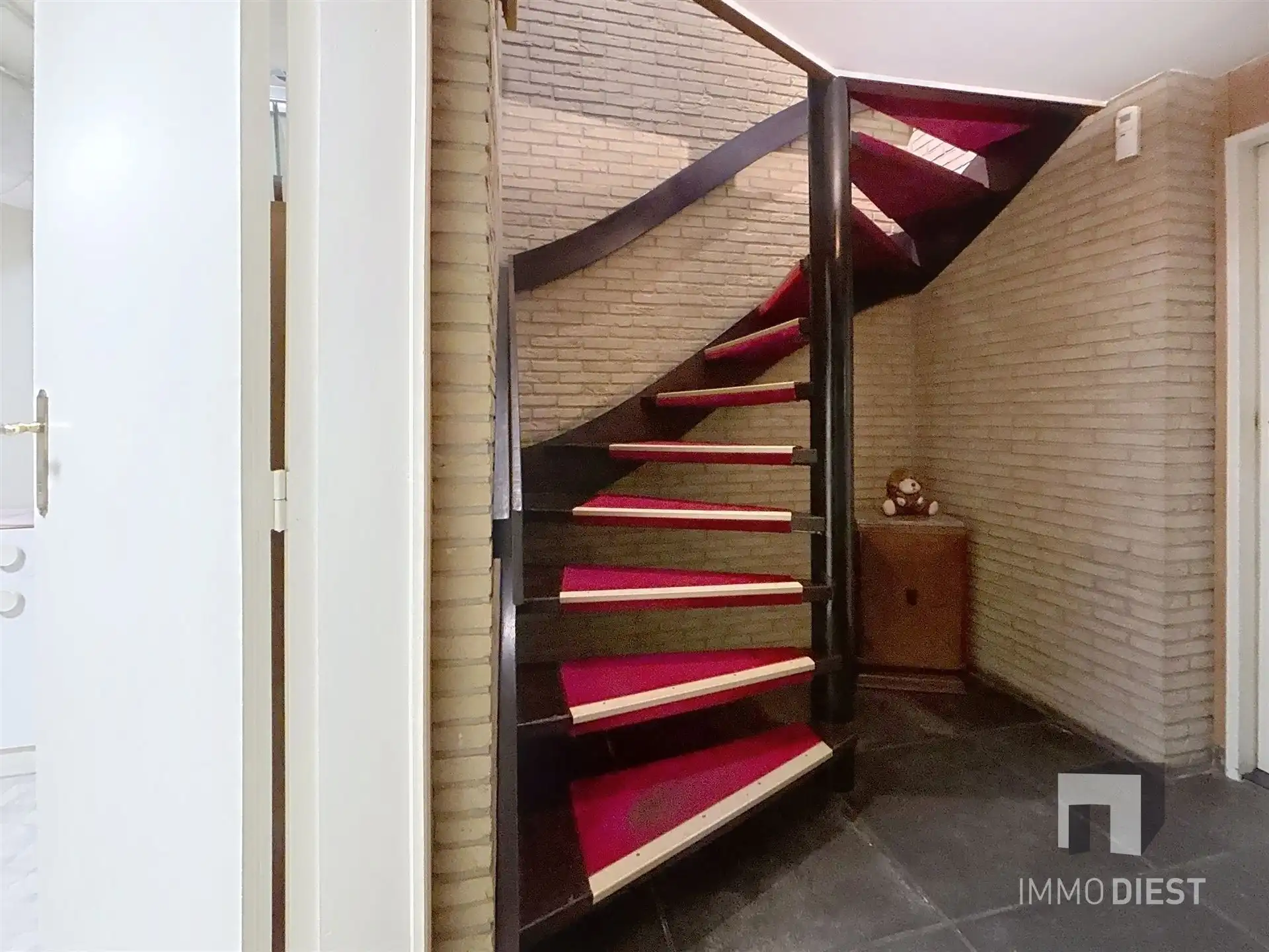 Witte villa met 4 slaapkamer boven op Baalberg foto 27