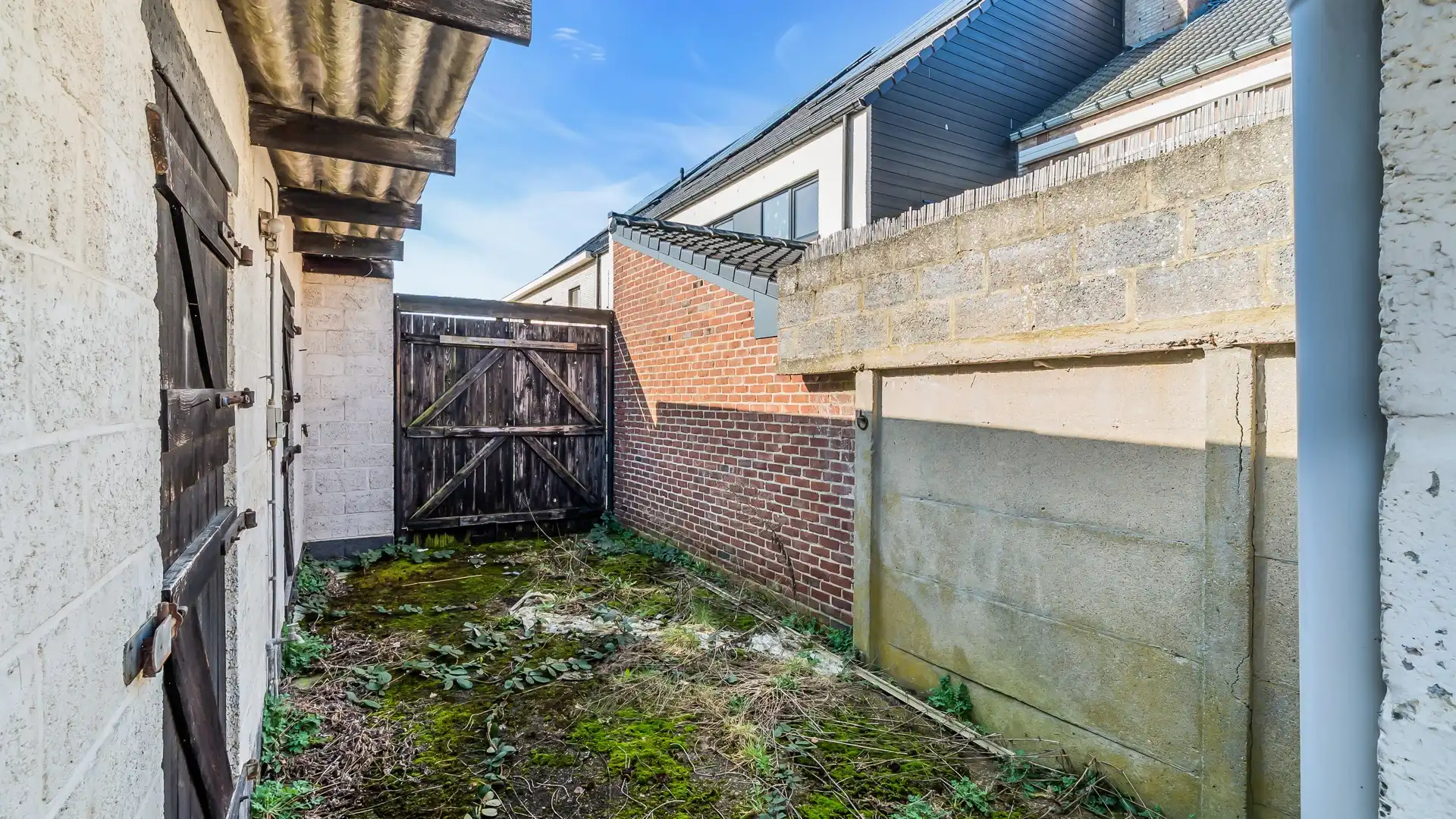 TE RENOVEREN WONING MET VEEL MOGELIJKHEDEN OP GUNSTIGE LOCATIE! foto 17