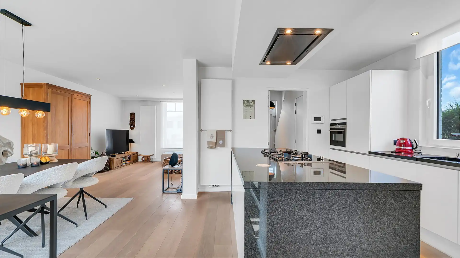Instapklare en gerenoveerde woning met 3 slpkrs te As foto 9
