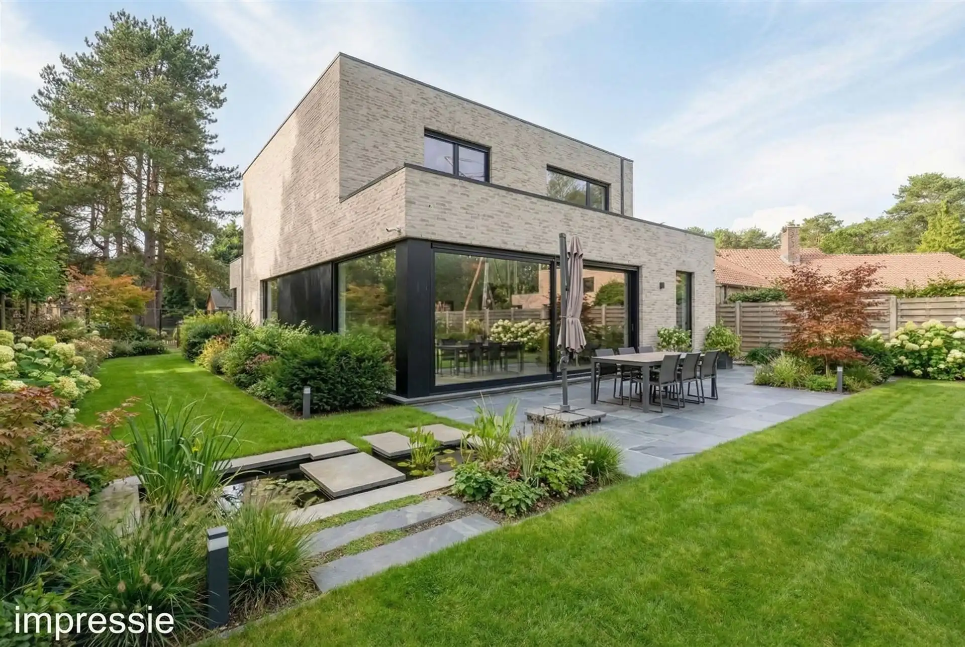 Stijlvolle en instapklare vrijstaande woning op een doodlopende straat  foto 32