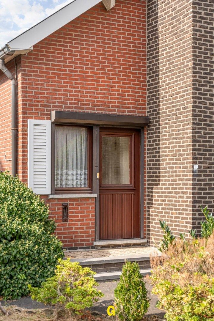 Te renoveren vrijstaande bungalow woning met tuin op een perceel van 8a 55ca foto 4