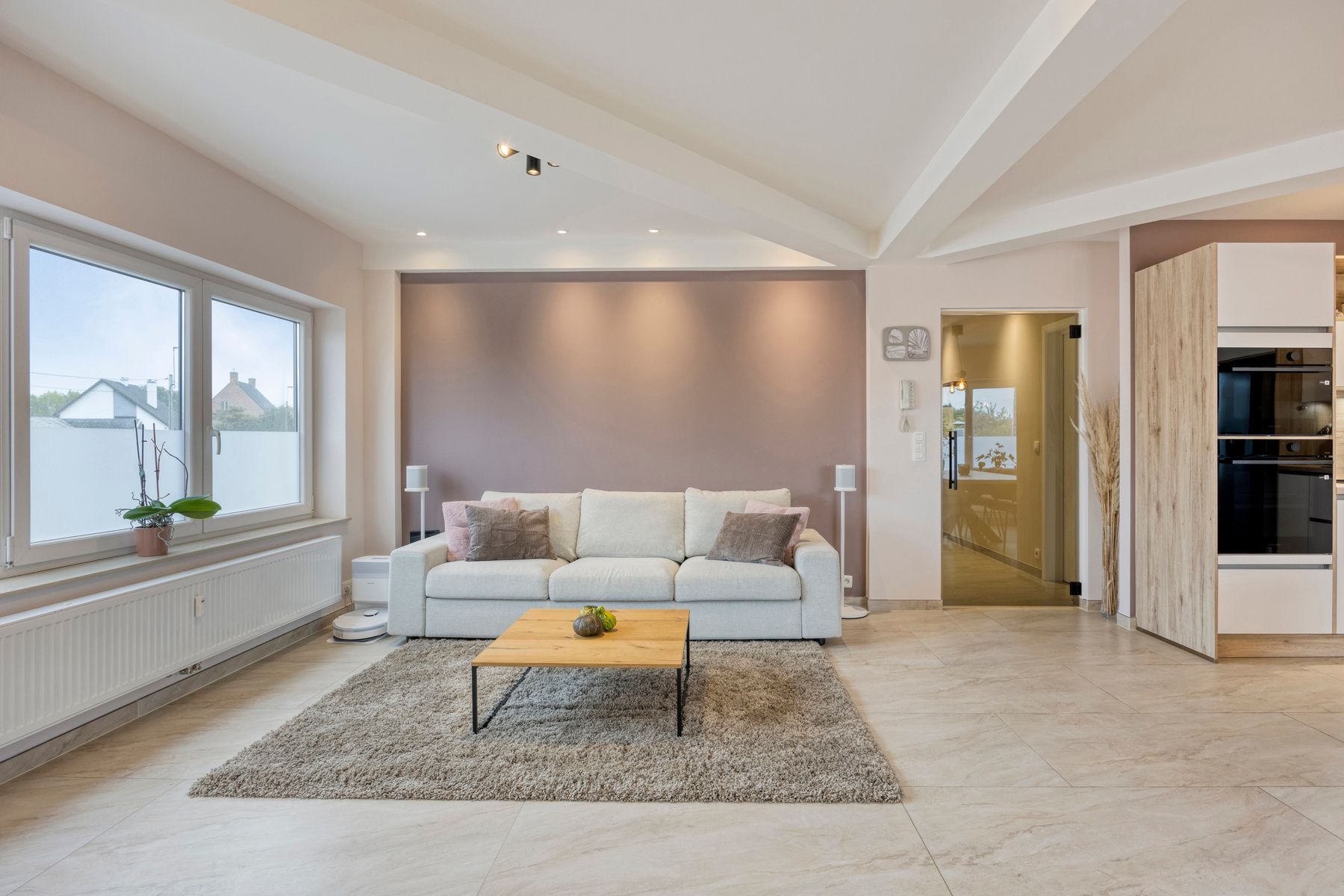 Ruim gerenoveerd 3-slaapkamer appartement op toplocatie !!! foto 2