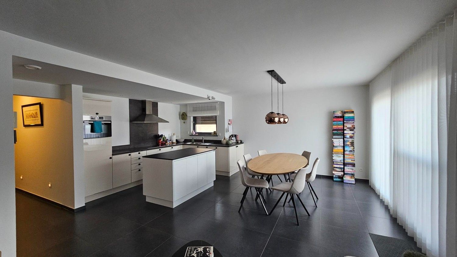 Eigentijds en comfortabel appartement met terras in residentie Coin Sud in Rekem foto 4