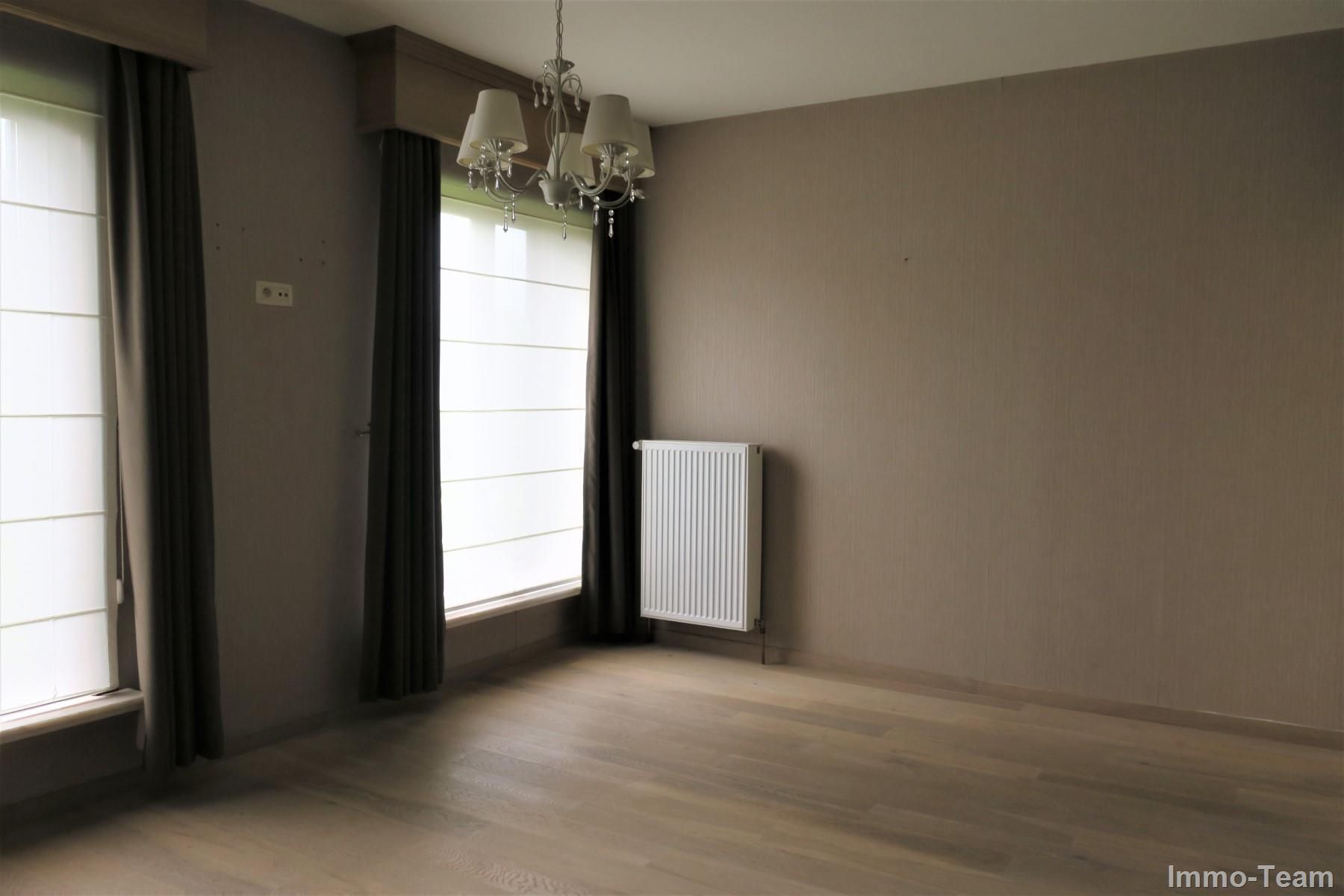 Robuuste karaktervolle woning met loods en weide  foto 11