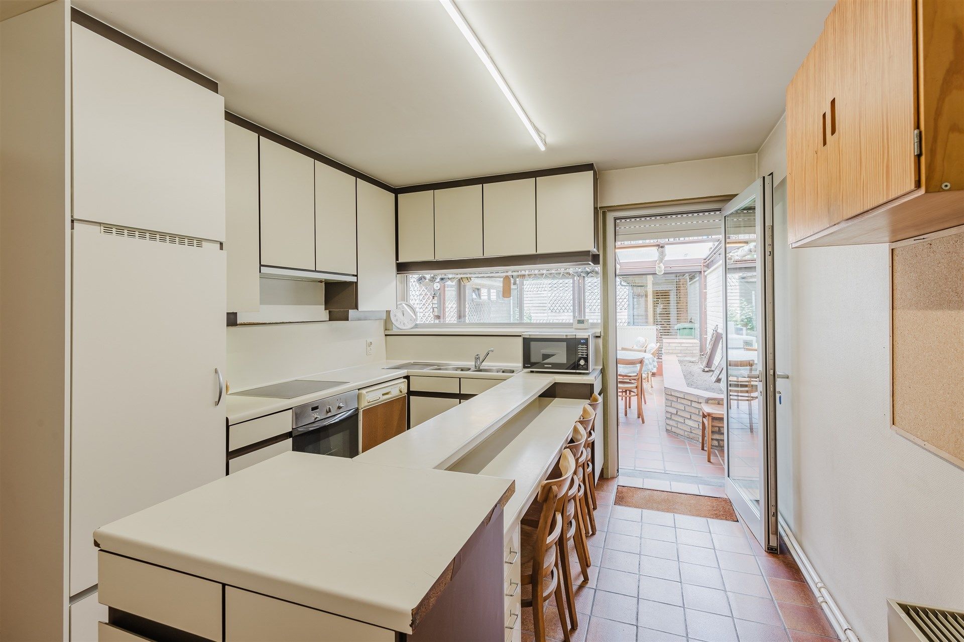 Ruime woning met 5(!) slaapkamers, dakterras en tuin foto 4