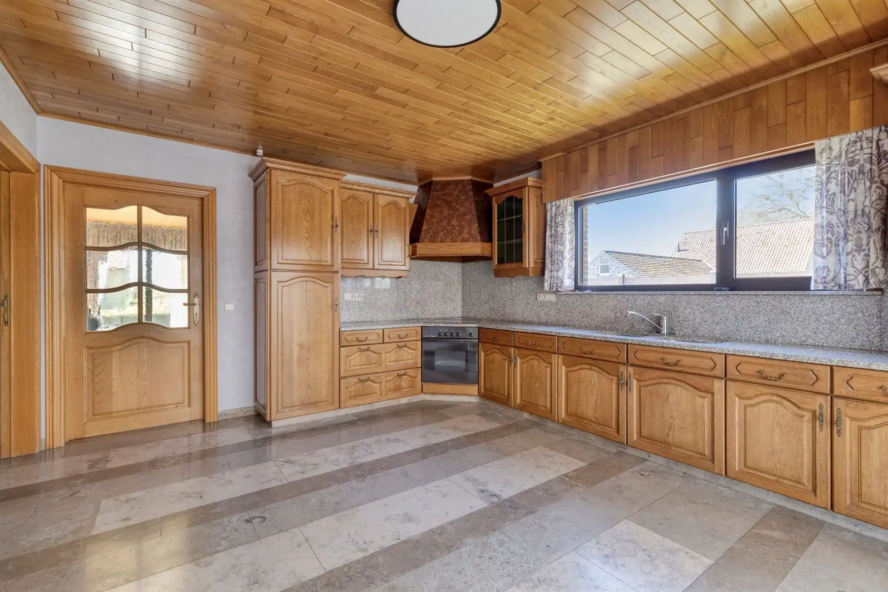 Ruime bungalow op toplocatie foto 10