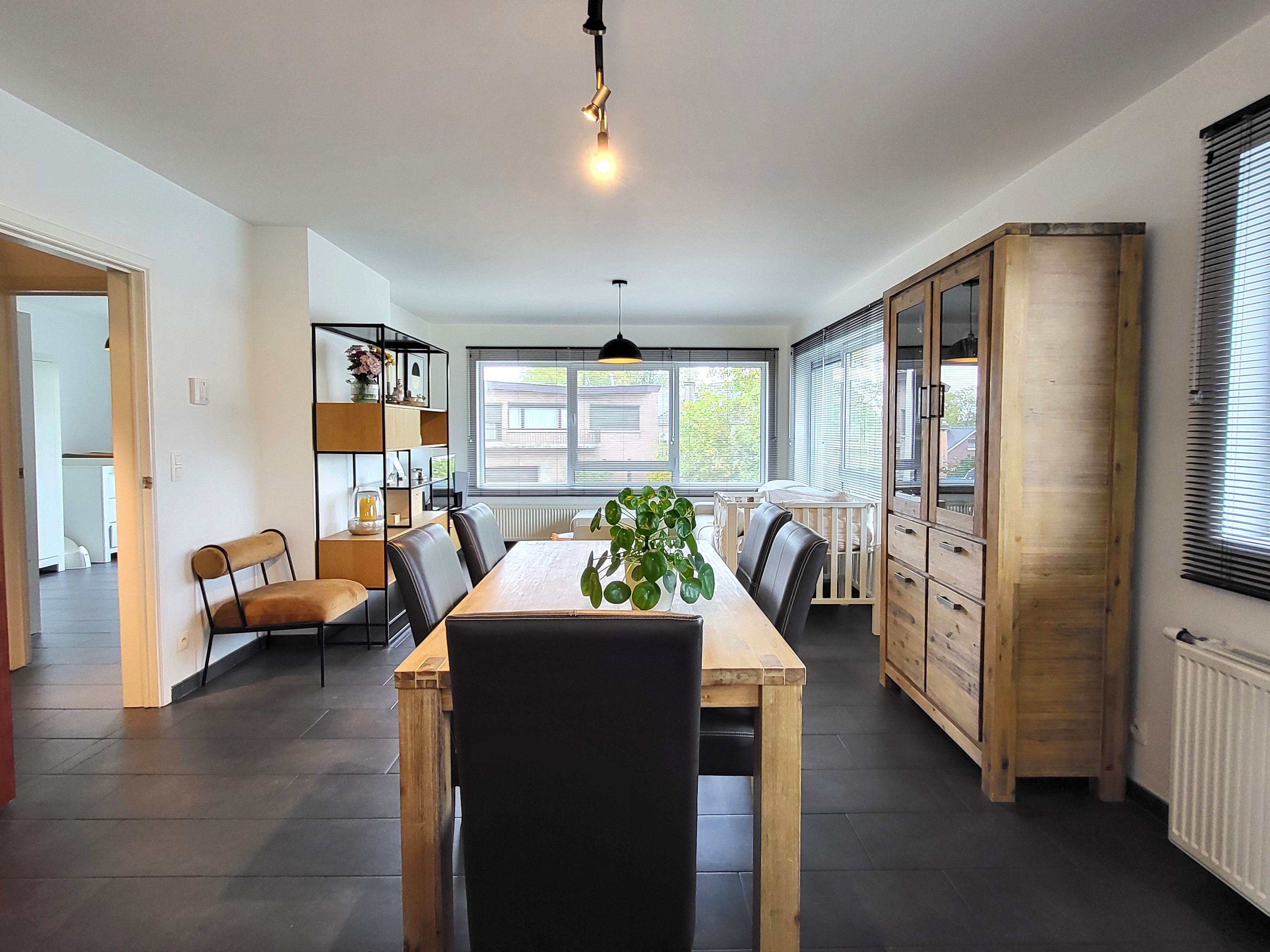 Prachtig gerenoveerde woning in 2015 op 428m² met zonnepanelen, zonnige tuin en 2 garages.  foto 15
