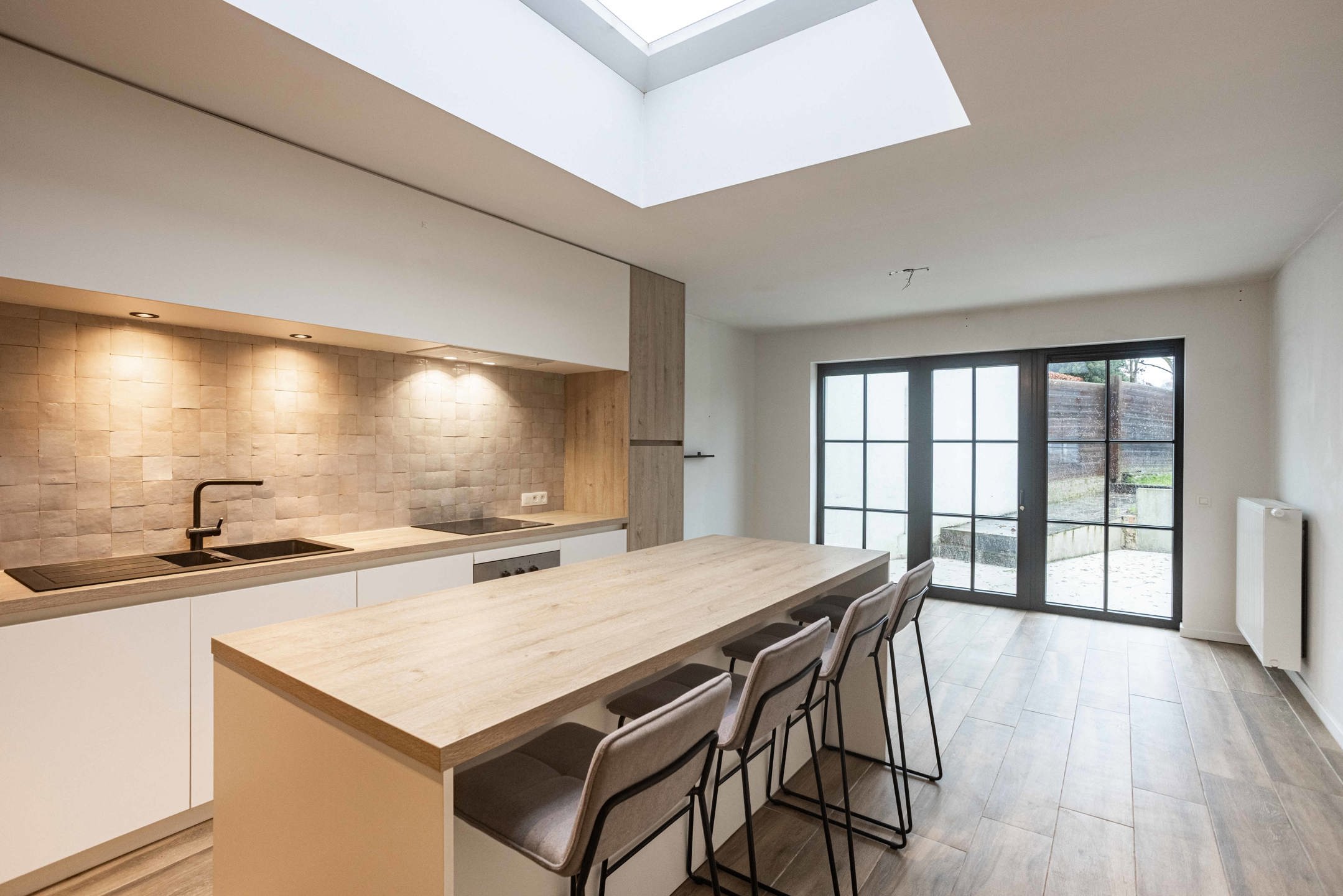 Knap gerenoveerde woning op een goeie locatie foto 6