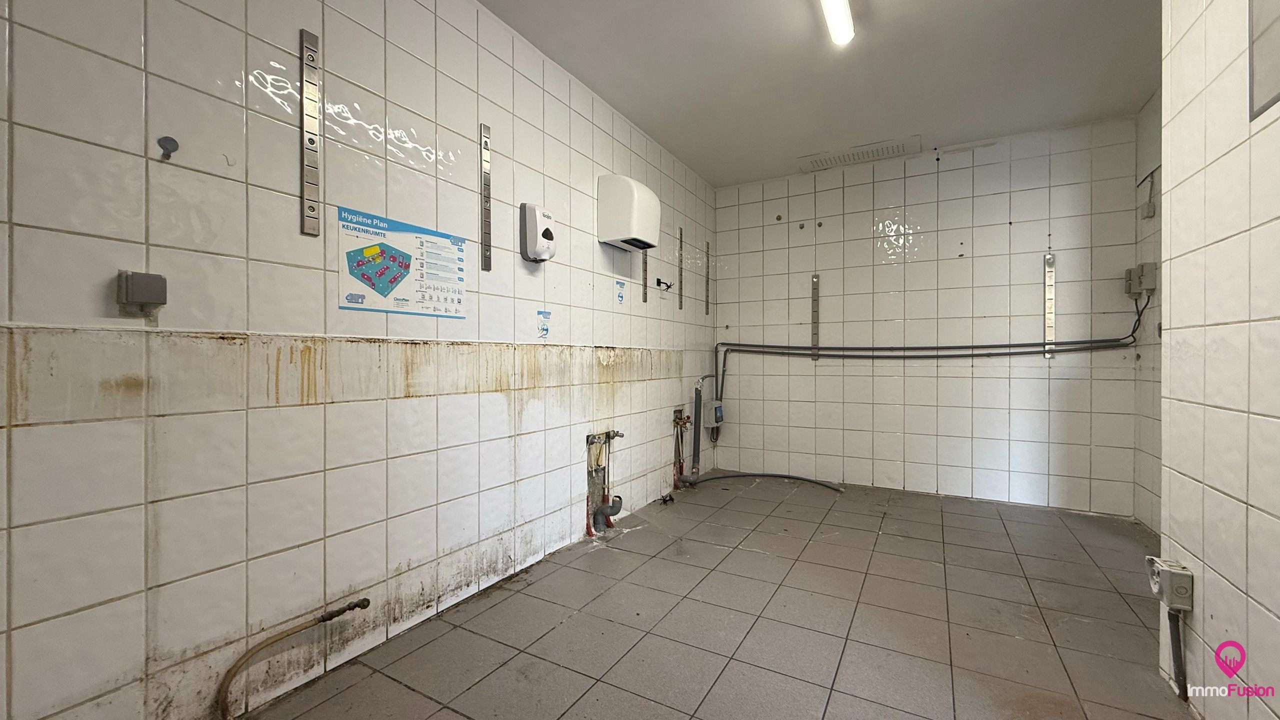 Instapklaar handelspand voor horeca op uitstekende locatie! foto 27