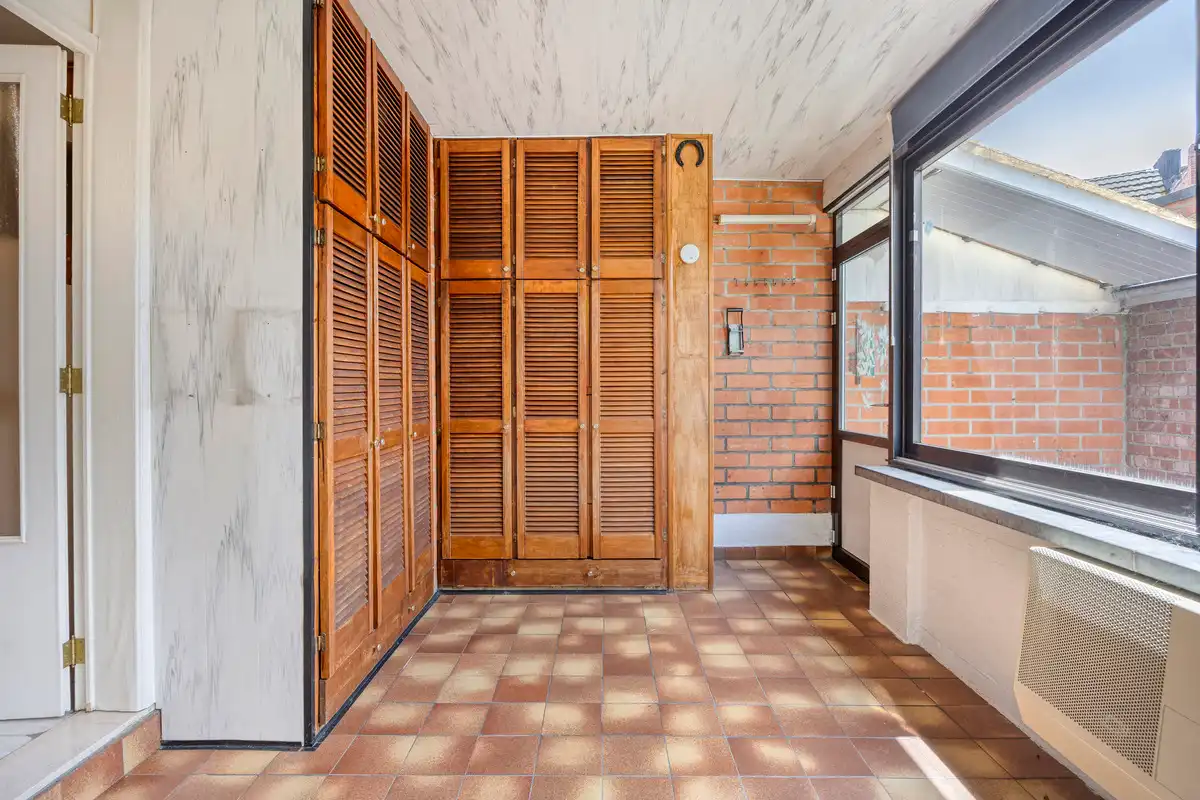 Te renoveren woning met grote garage foto 13