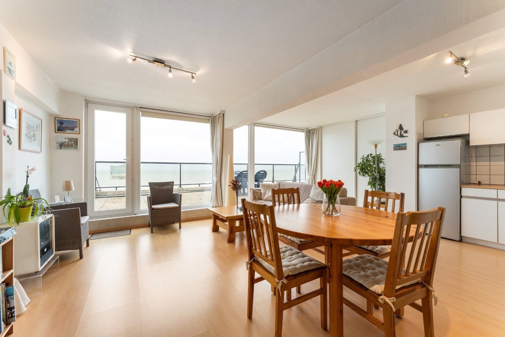 Penthouse met adembenemend zeezicht van maar liefst 10 meter breed en royale terrassen! foto 3