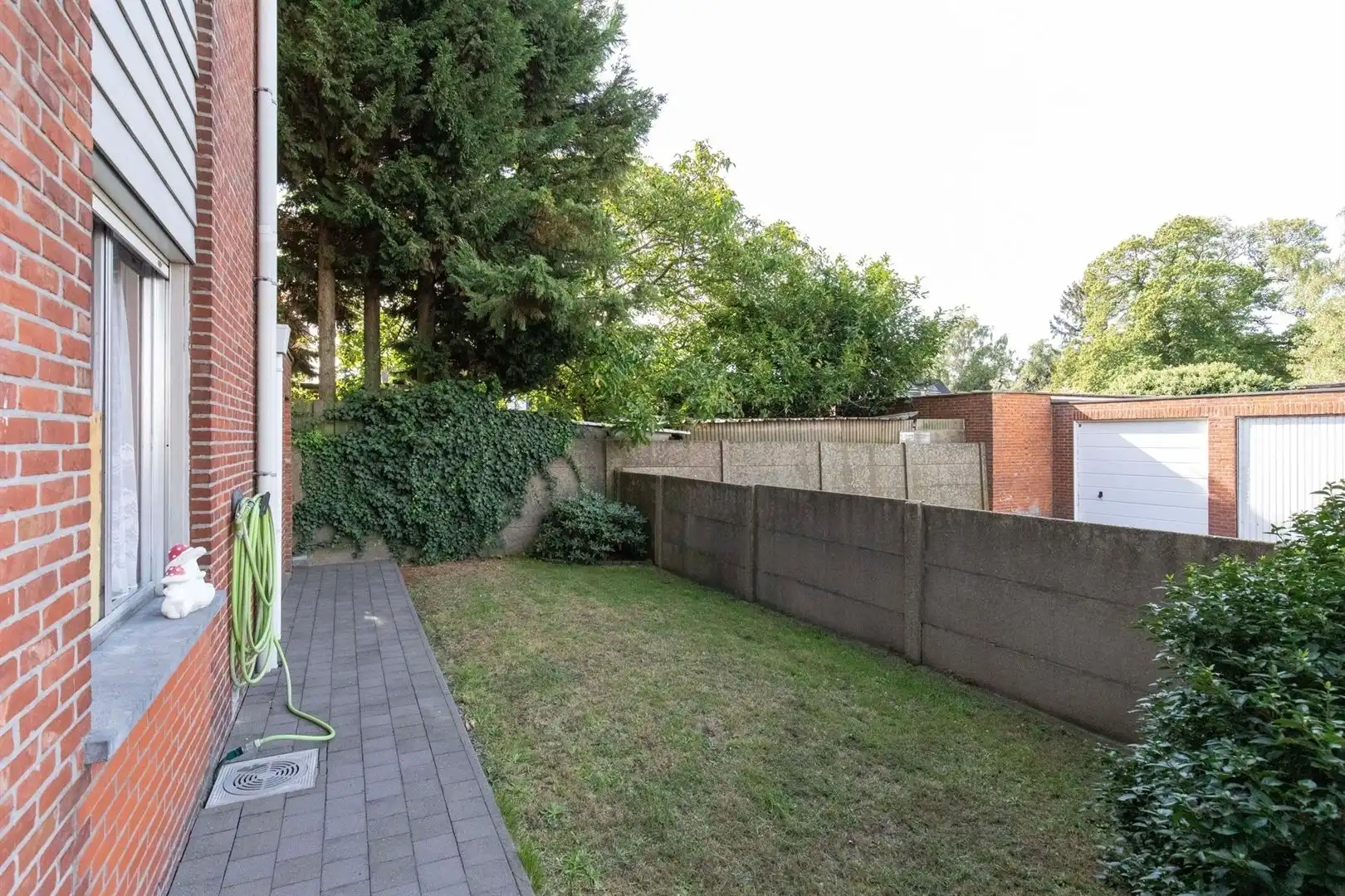 Gelijkvloersappartement met naastgelegen garage foto 2