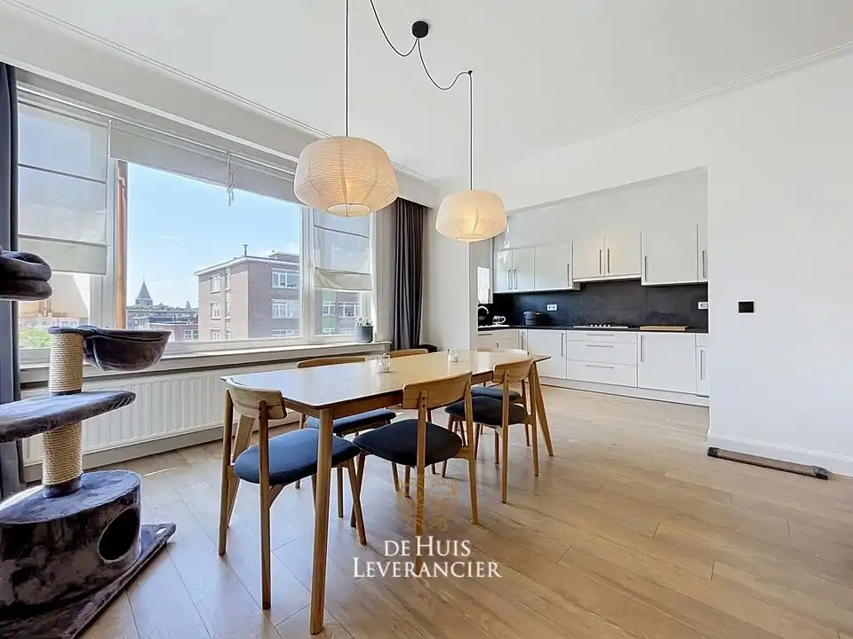 Lichtrijk en instapklaar 3-slaapkamerappartement (106 m²) met garage en gunstig EPC (B) op toplocatie in Wilrijk! foto 3