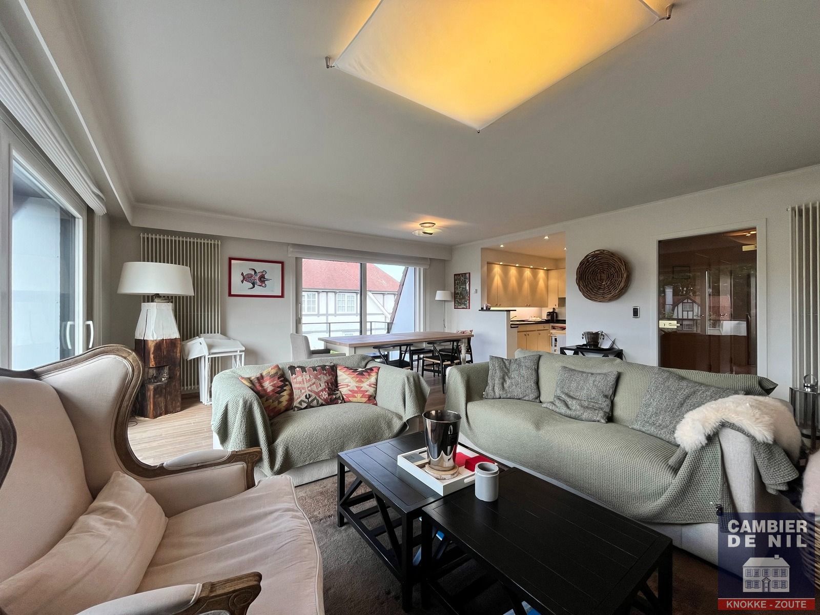 Prachtig ongemeubeld appartement op enkele stappen van het Albertplein!  foto 2