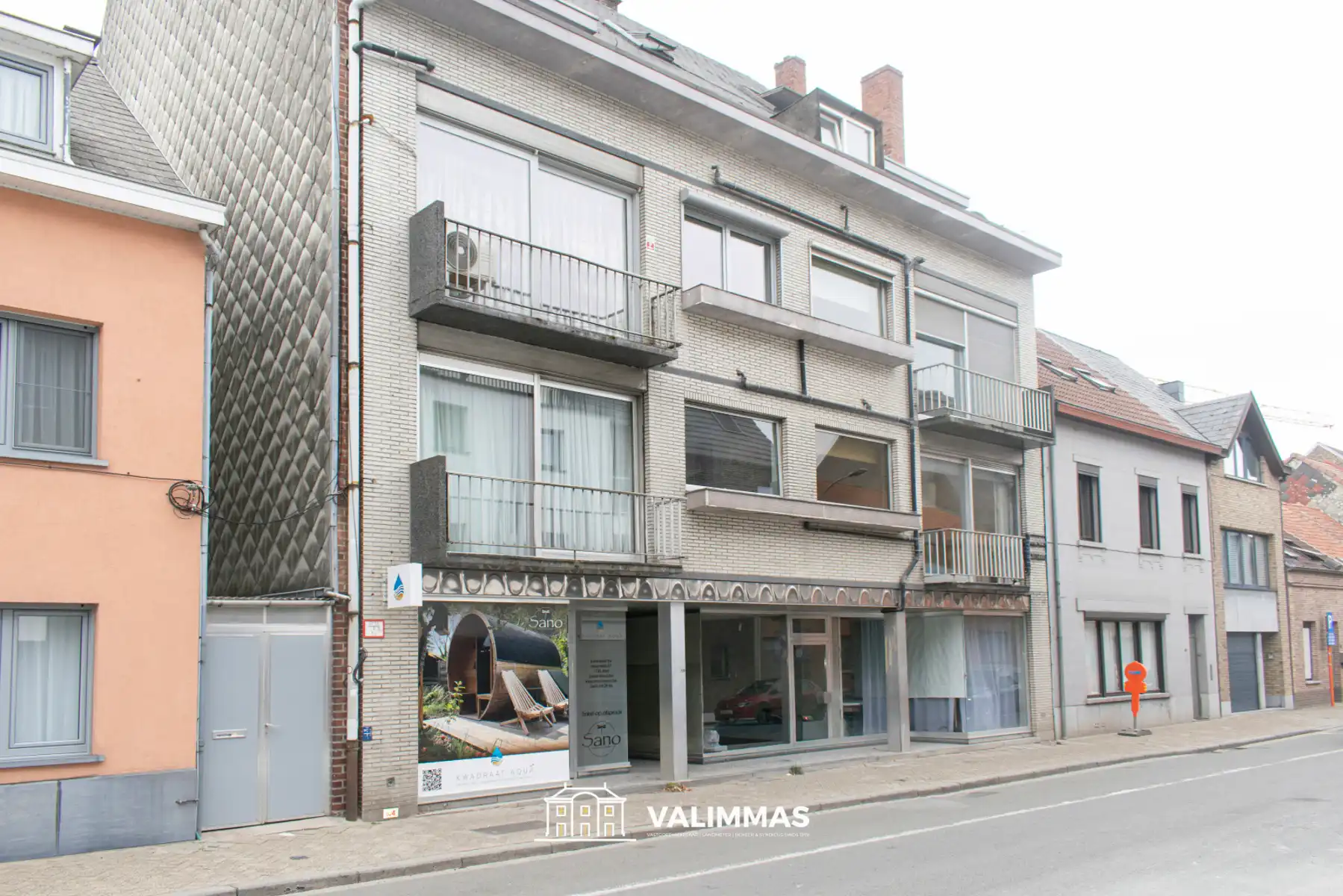 Gelijkvloerse handelsruimte/appartement met mooi terras... foto {{pictureIndex}}