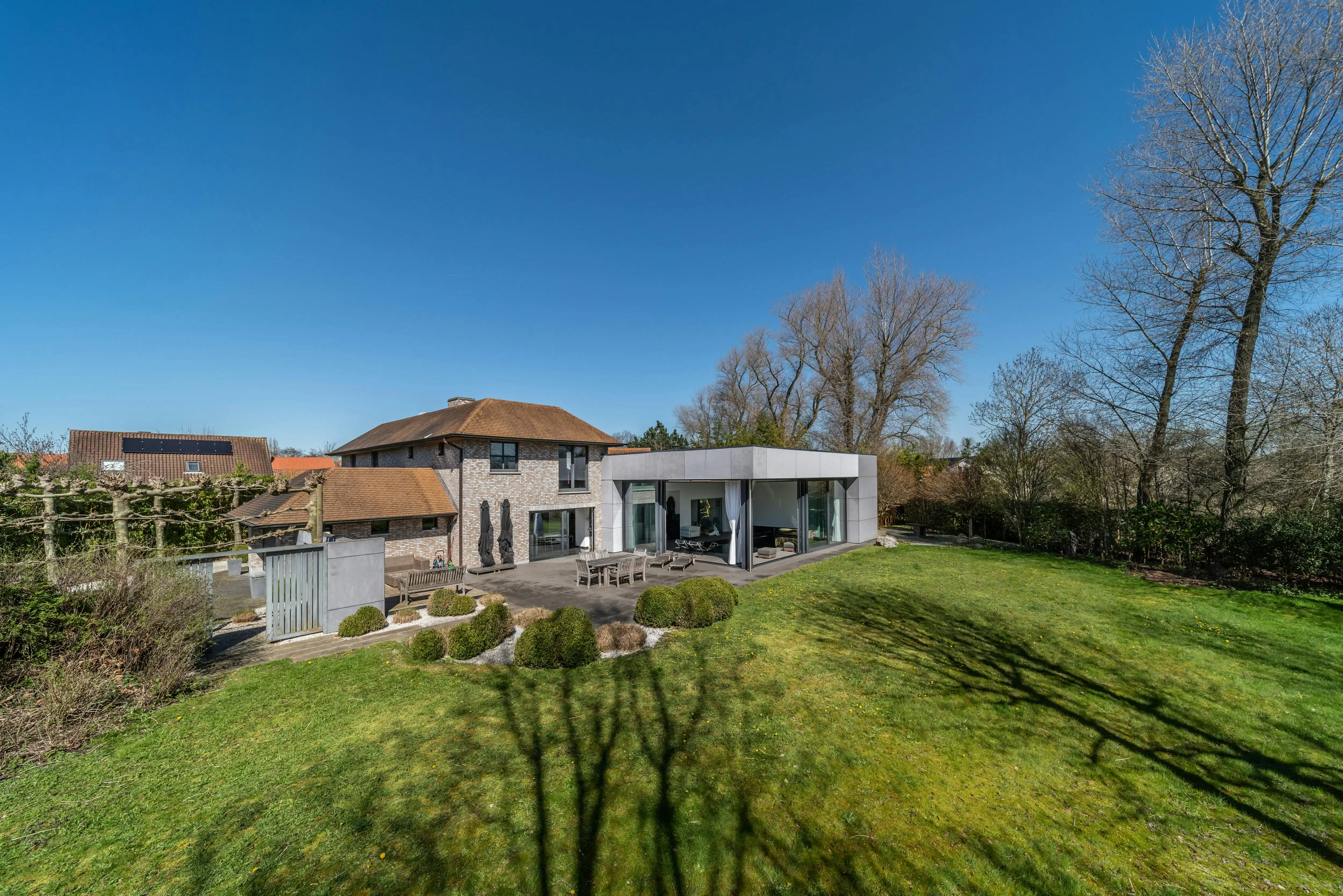 Luxueuze villa palend aan natuurreservaat in Sint-Idesbald foto {{pictureIndex}}