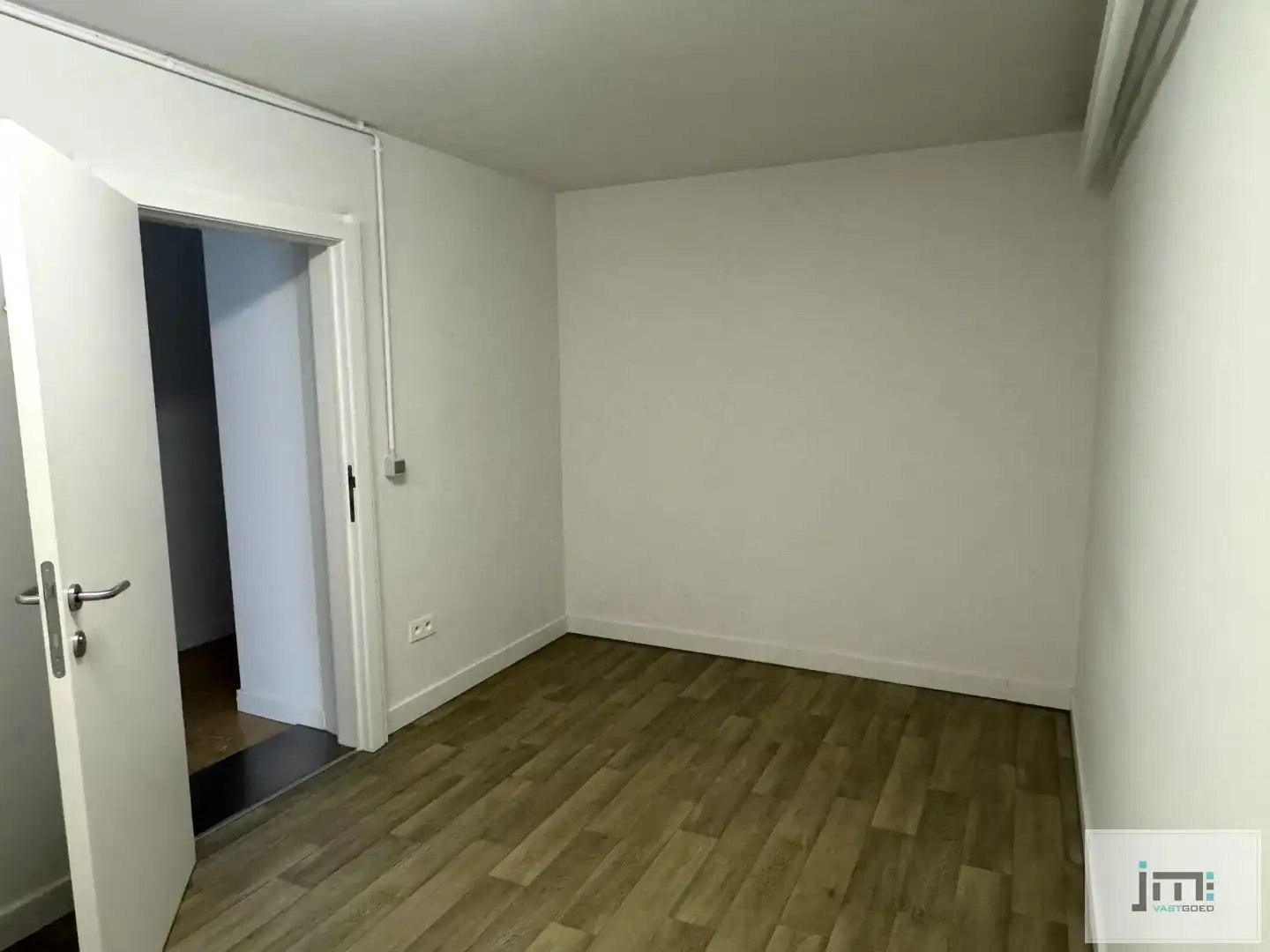 Mooi ingericht kantoor/winkel foto 8