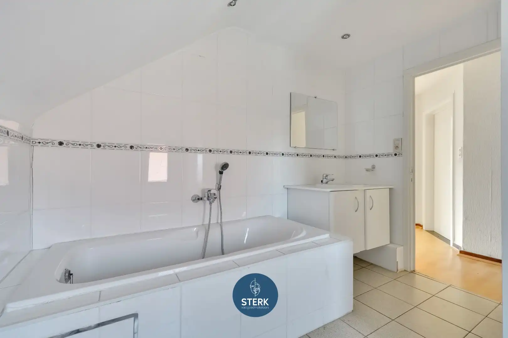 OP TE KNAPPEN GEZINSWONING OP EEN CENTRALE LOCATIE TE REKEM !  foto 13