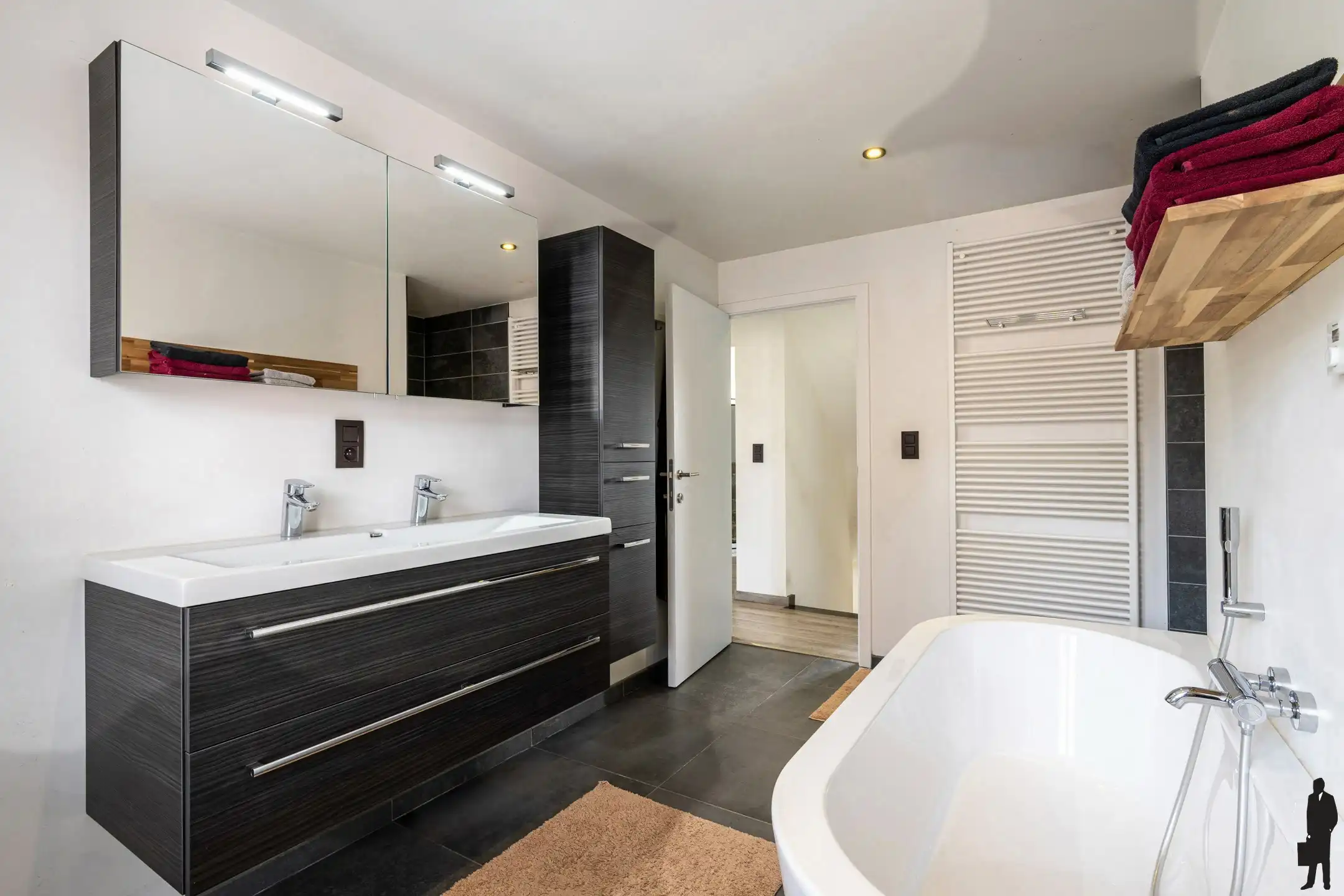 Instapklare woning (2013) met 3 tot 4 slpk in centrum Tielen foto 10