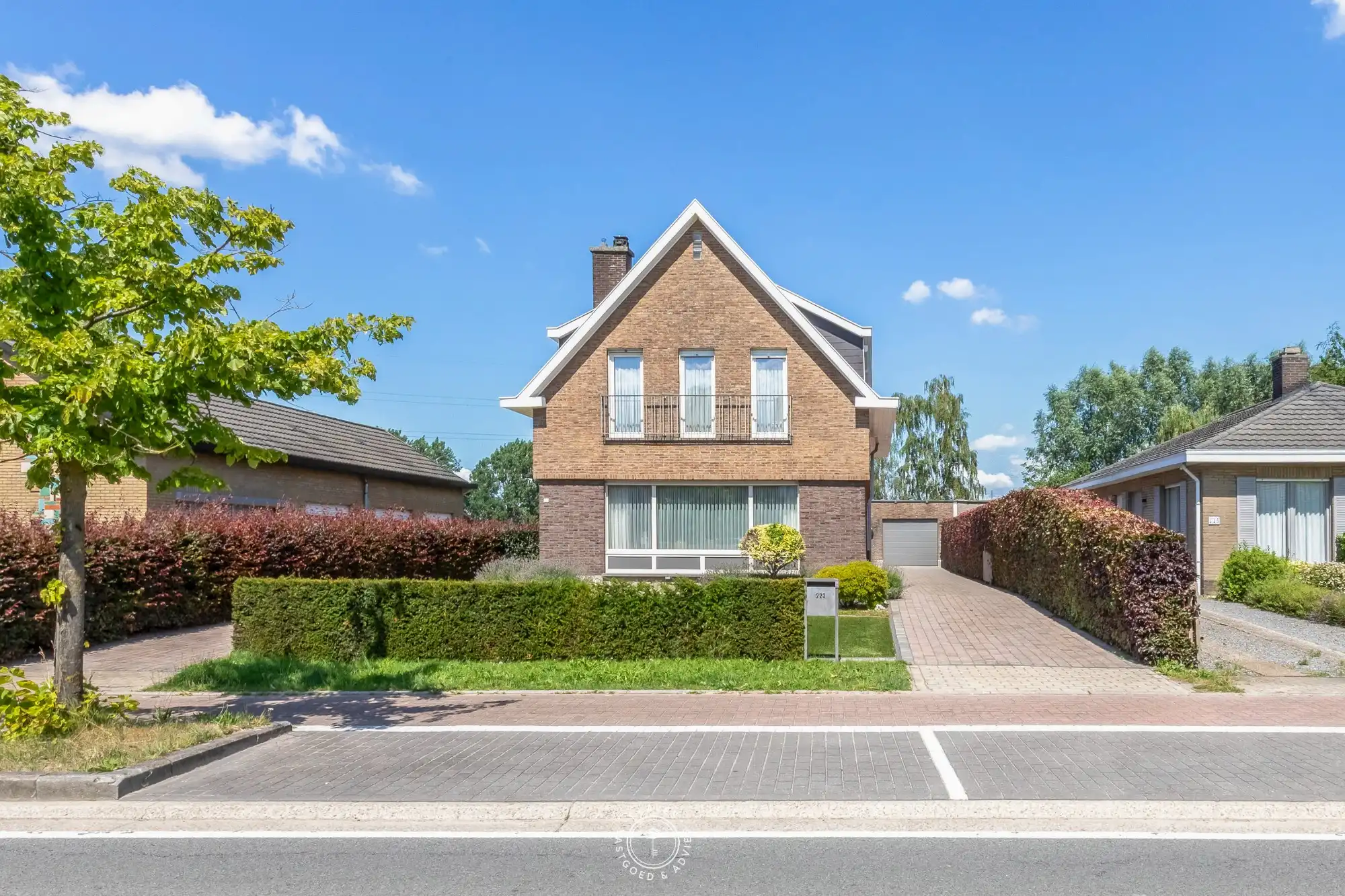 Ruime open bebouwing  met landelijk uitzicht foto {{pictureIndex}}
