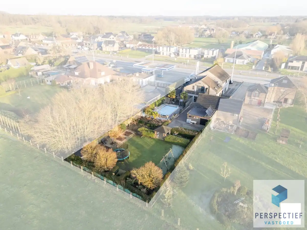 Handelspand met Winkelruimte, Magazijn en Woonst op 1.682 m² foto 6