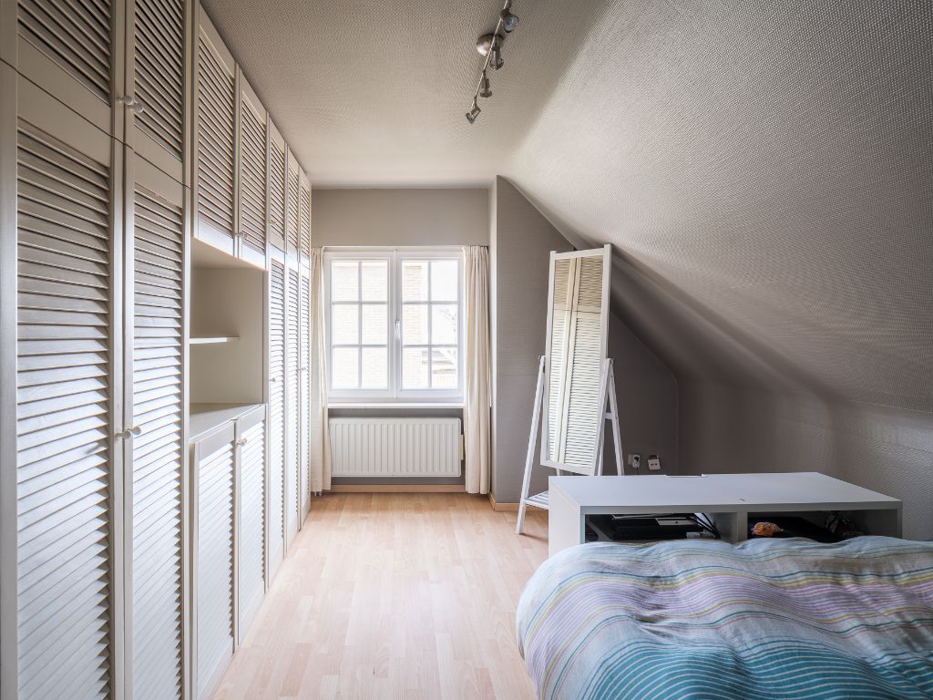 Instapklare, vrijstaande woning met zwembad op een zonnig perceel, drie slaapkamers en de mogelijkheid voor een praktijkruimte in een rustige omgeving. foto 24