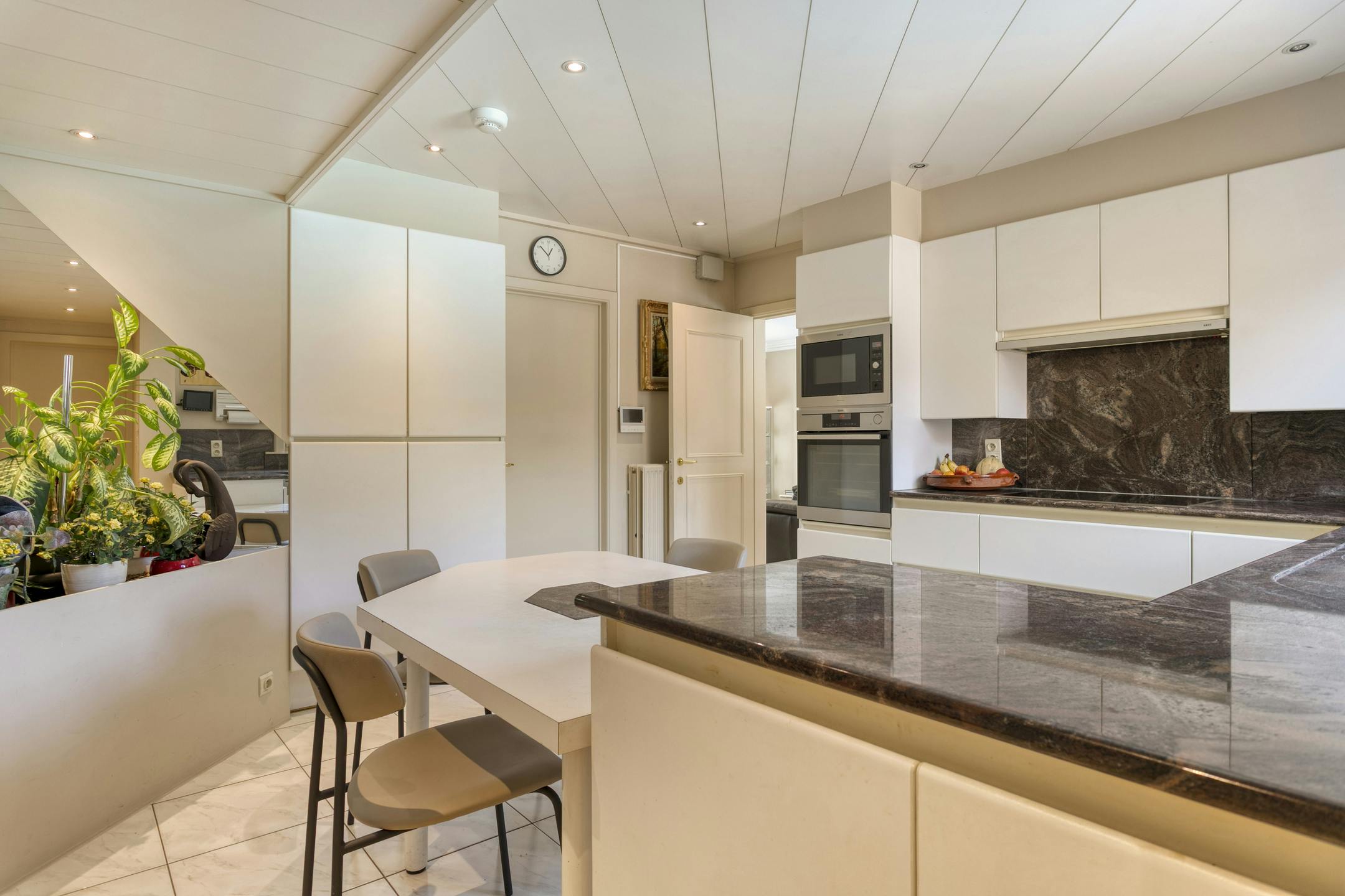 Praktijkruimte met woonst te koop in Beveren-Leie foto 10