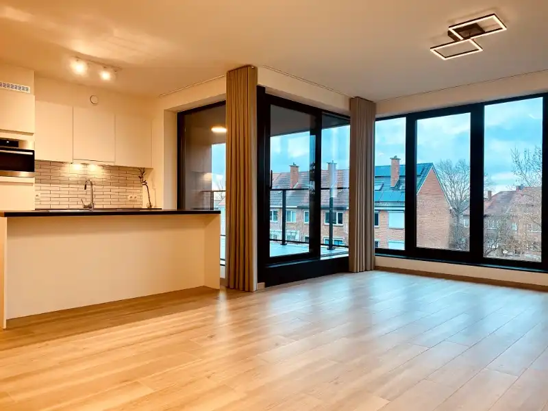 Instapklaar 2 slaapkamer appartement vlakbij centrum foto 2