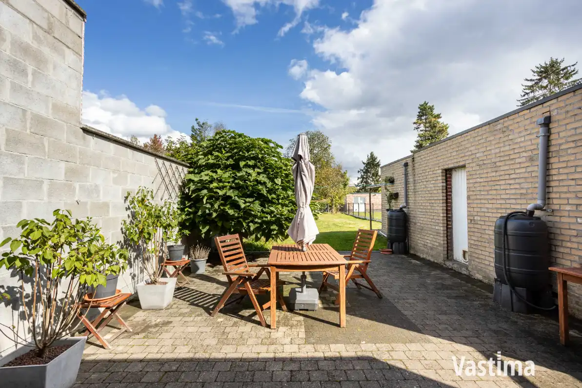 Halfopen woning met prachtige tuin en ruimte om te groeien foto 23
